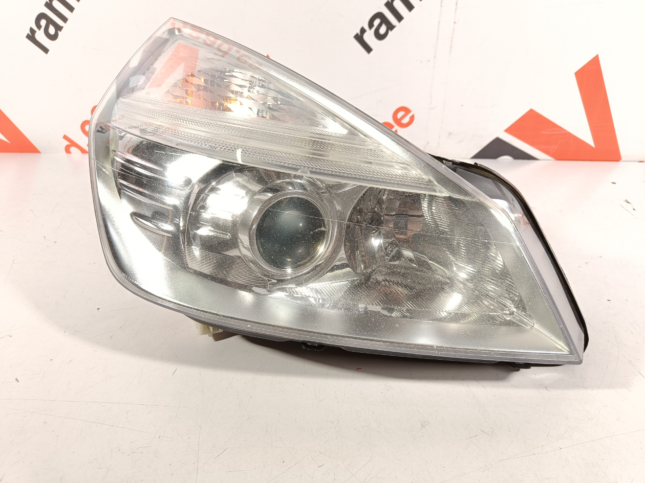 Renault Espace esituli / headlight