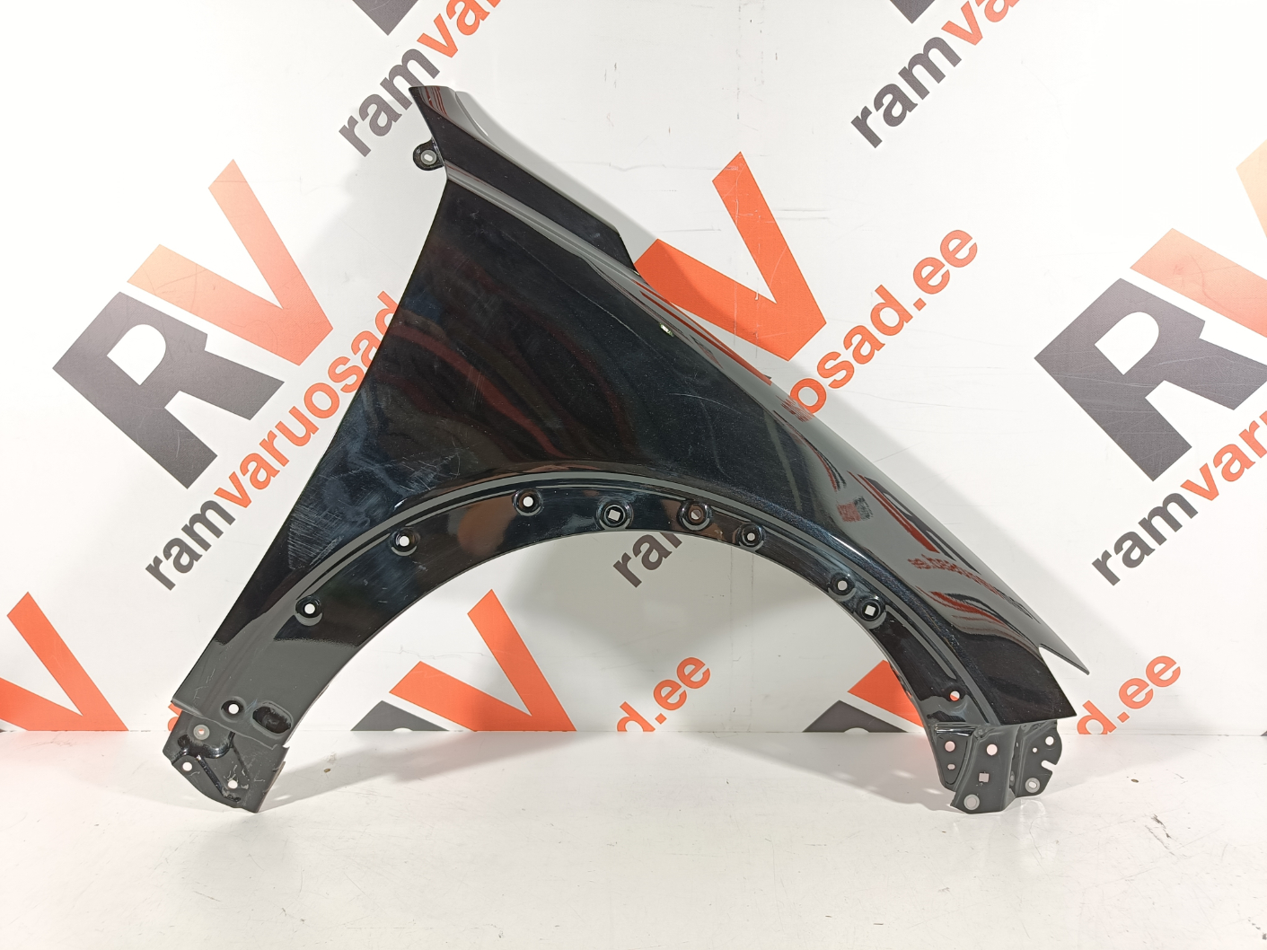 Mazda CX-30 esitiib / front fender