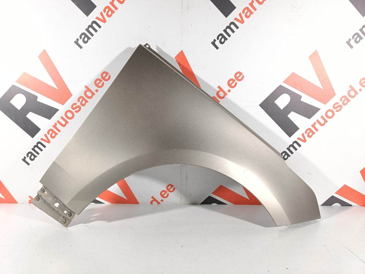 Land Rover RR L460 esitiib / front fender