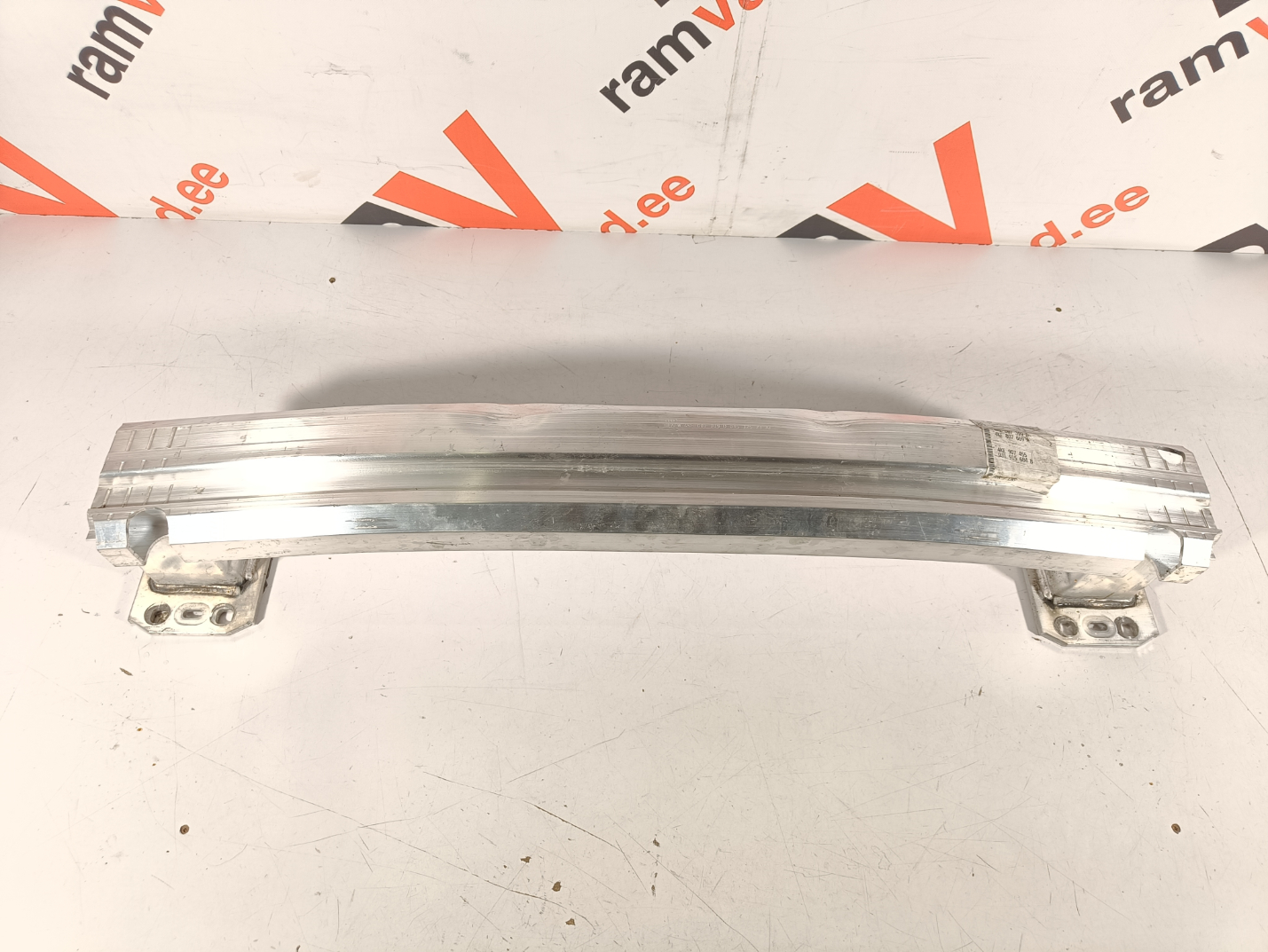 Audi E-Tron tagatala / rear support