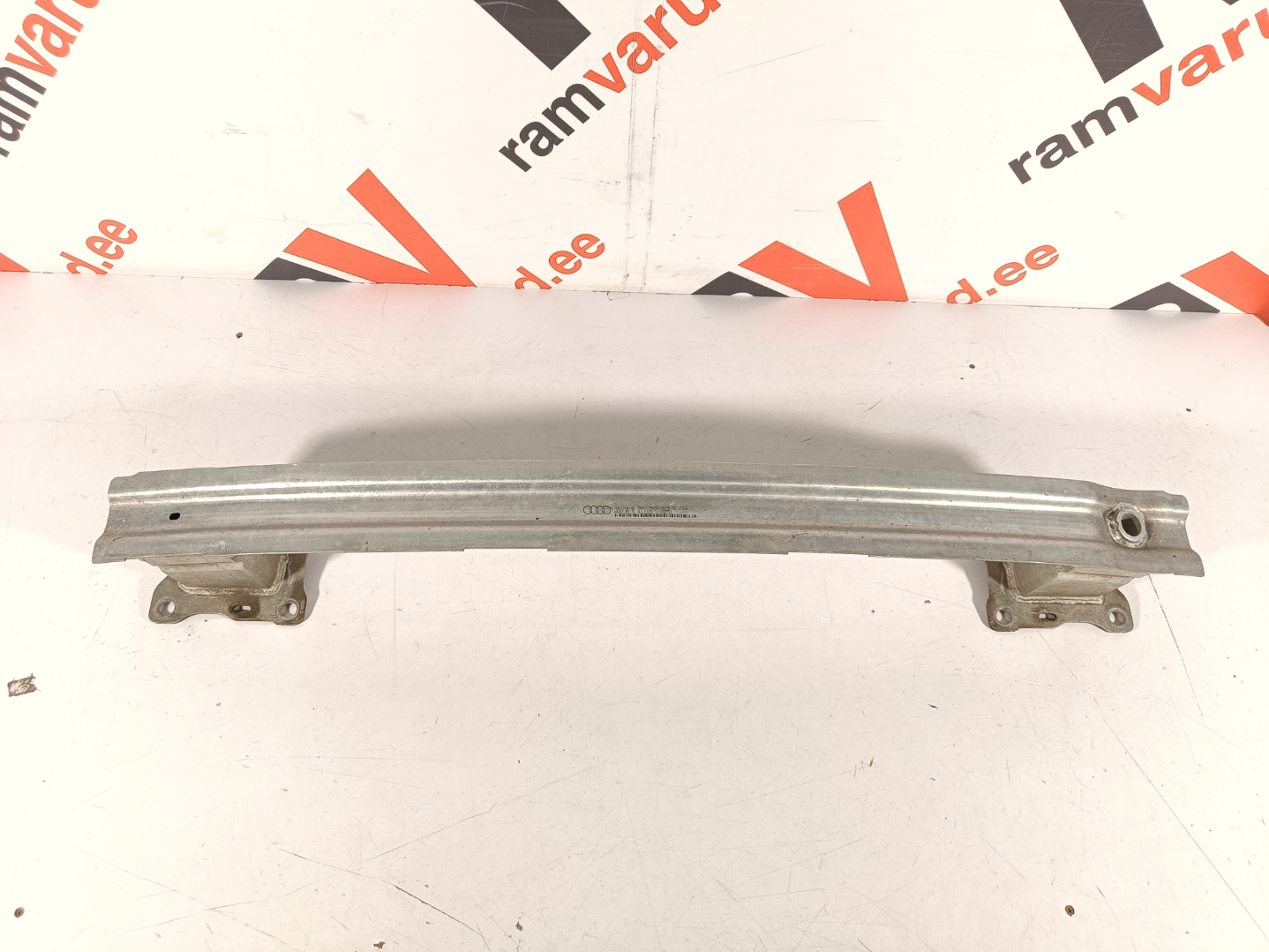 Audi A4 B9 tagatala / rear support
