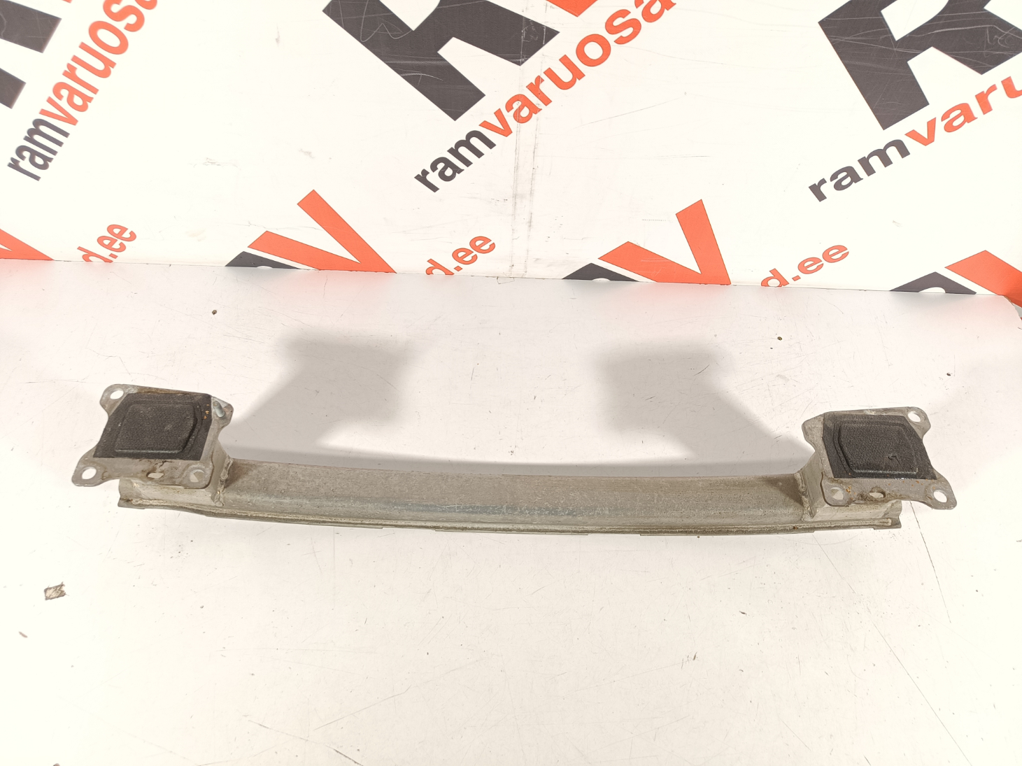 Audi A4 B9 tagatala / rear support - pilt 2
