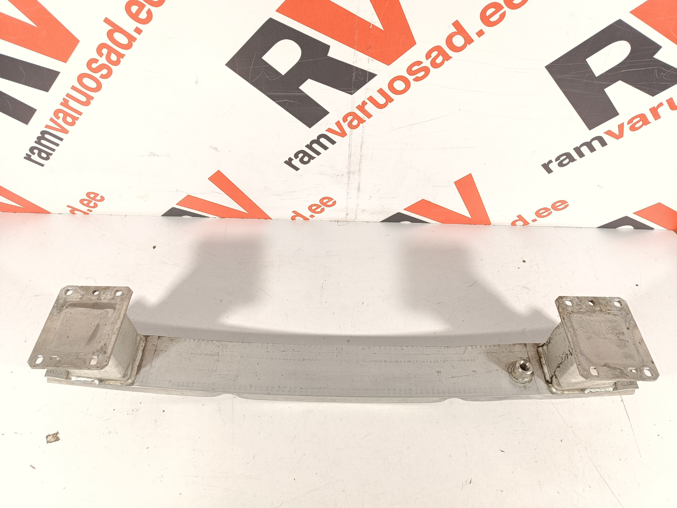 Audi A8 D5 tagatala / rear support - pilt 2