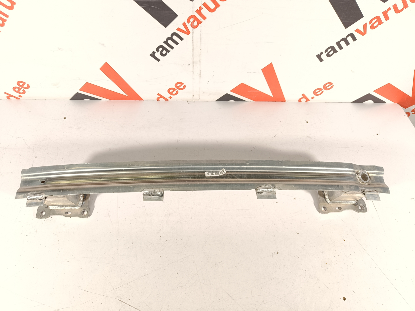 Audi A4 B9 LIFT tagatala / rear support
