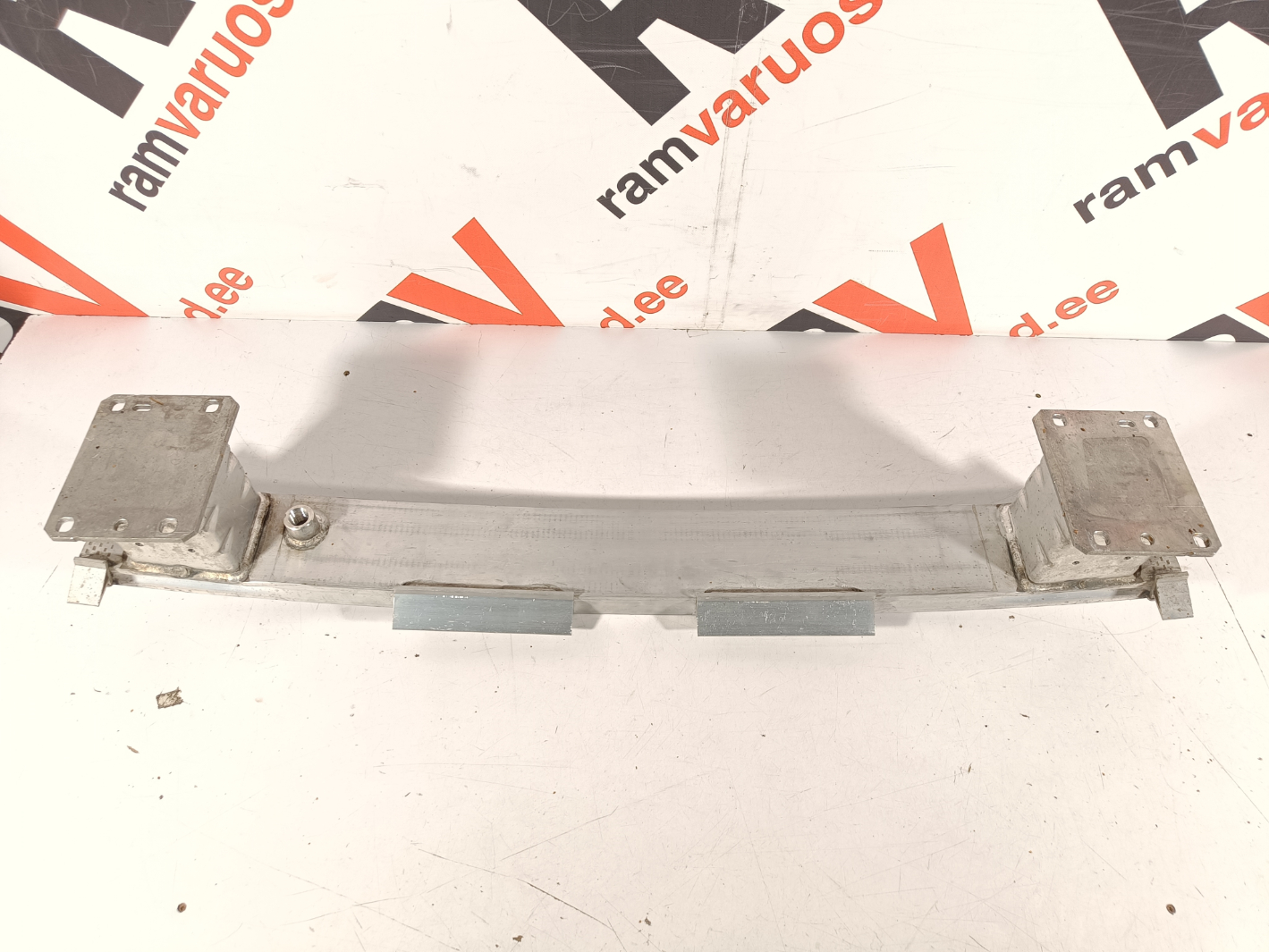 Audi A8 D5 tagatala / rear support - pilt 2