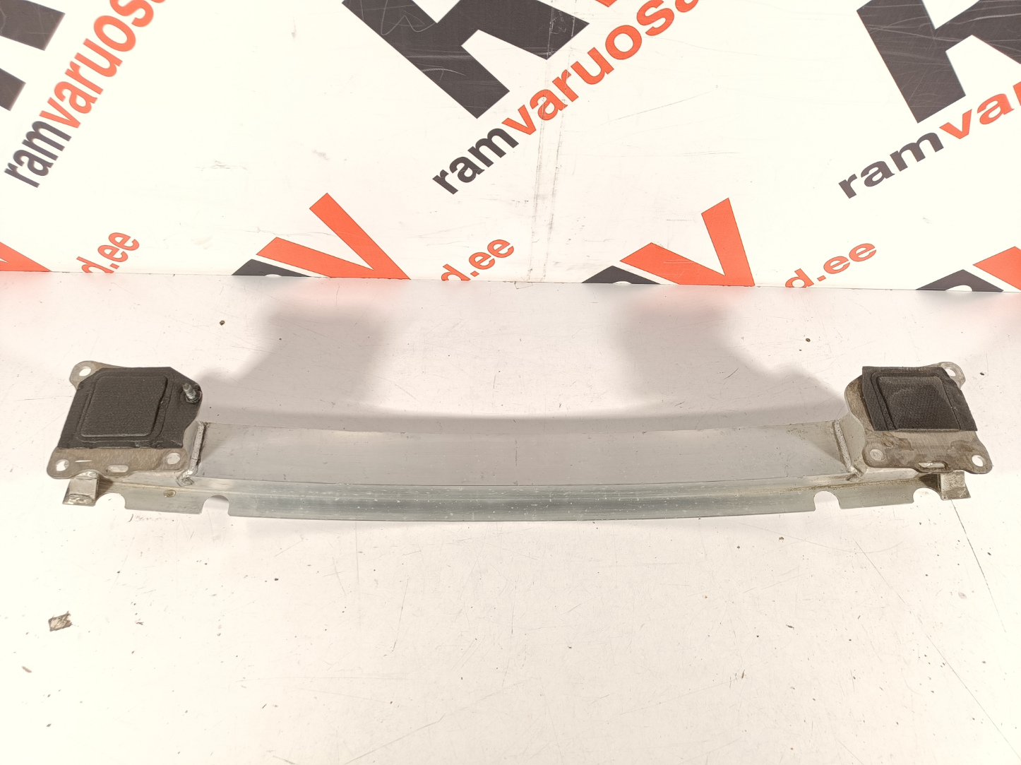 Audi A6 C8 tagatala / rear support - pilt 2