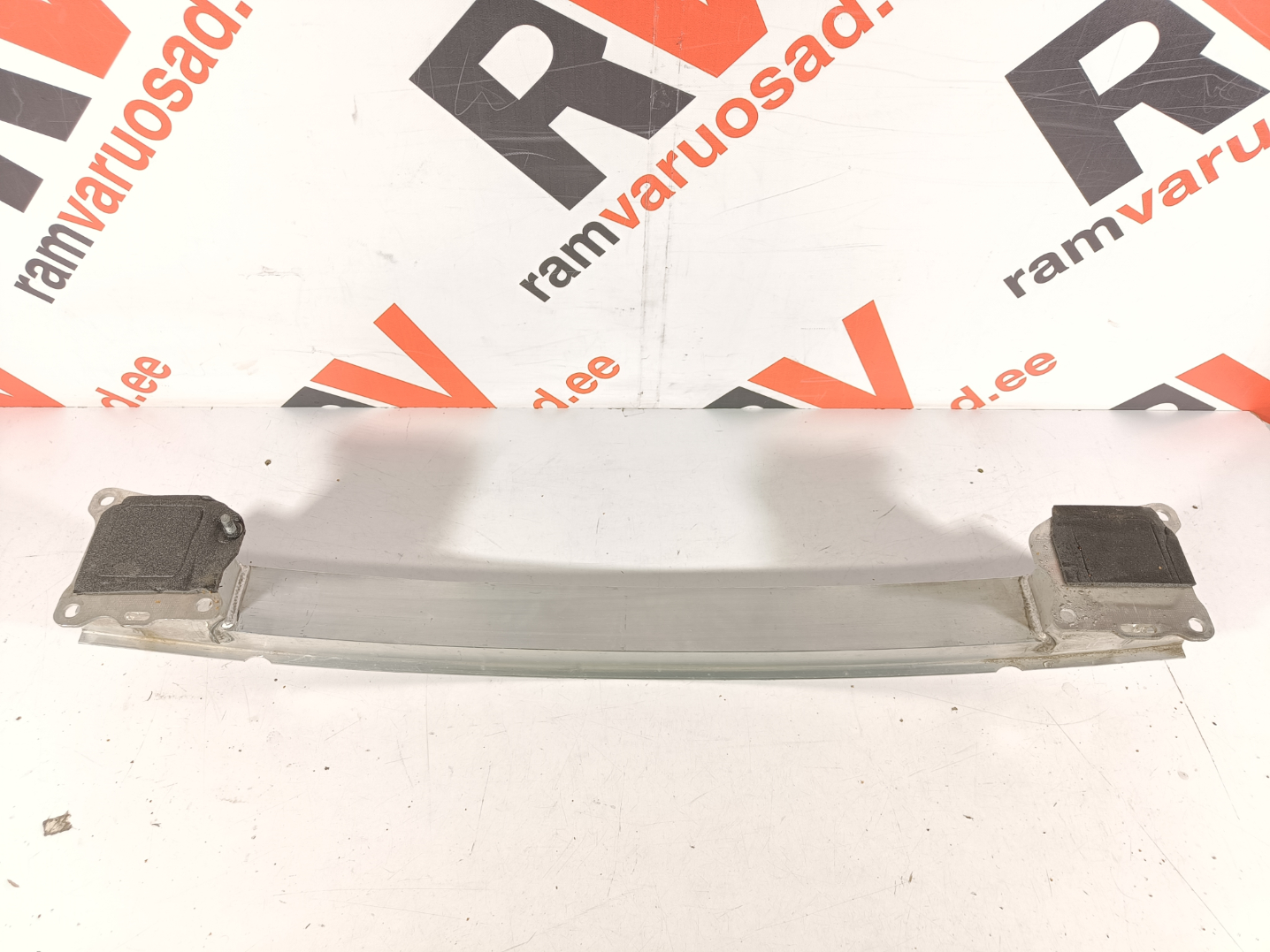 Audi A6 C8 tagatala / rear support - pilt 2