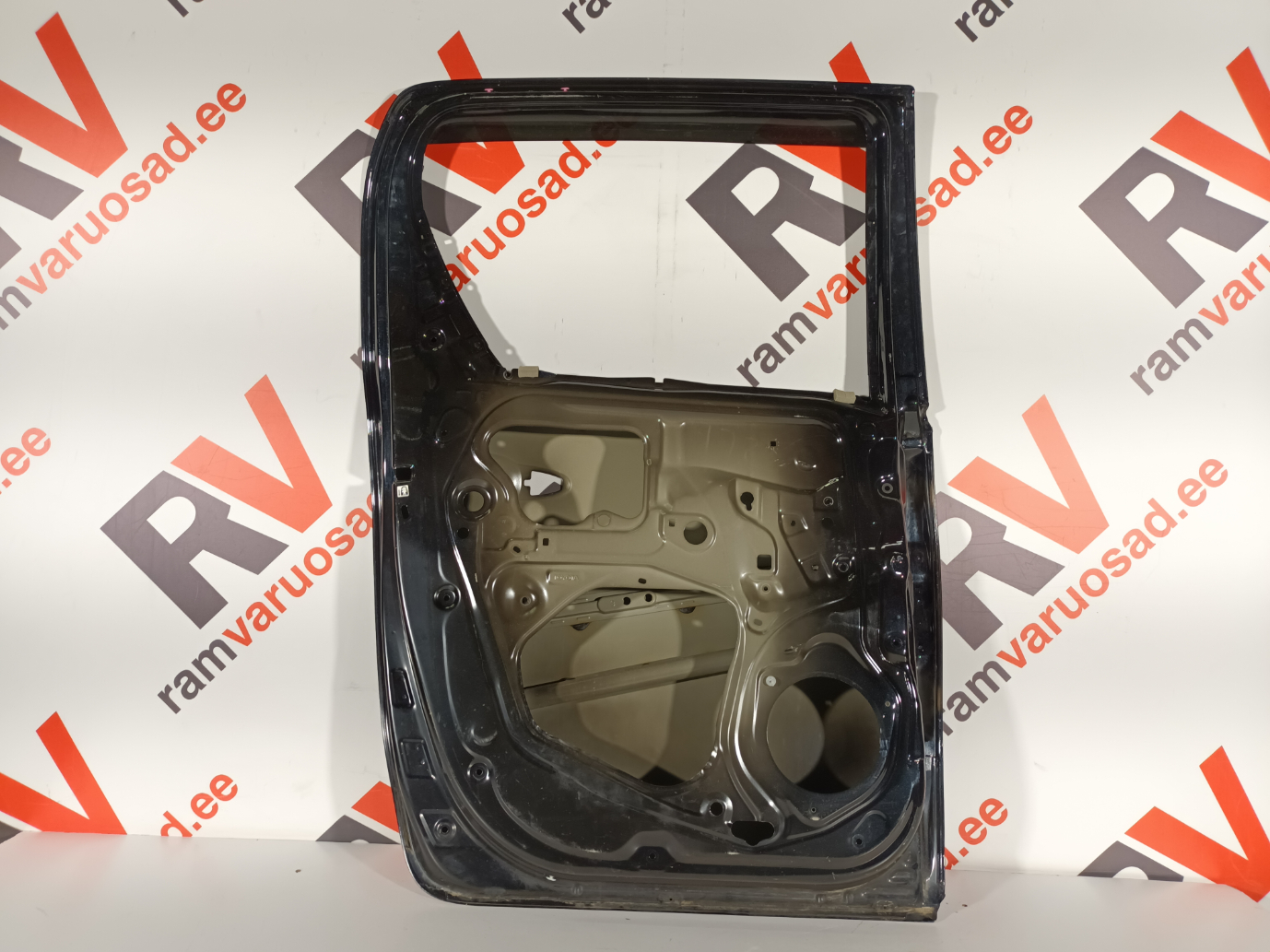 Toyota Hilux tagauks / rear door - pilt 4