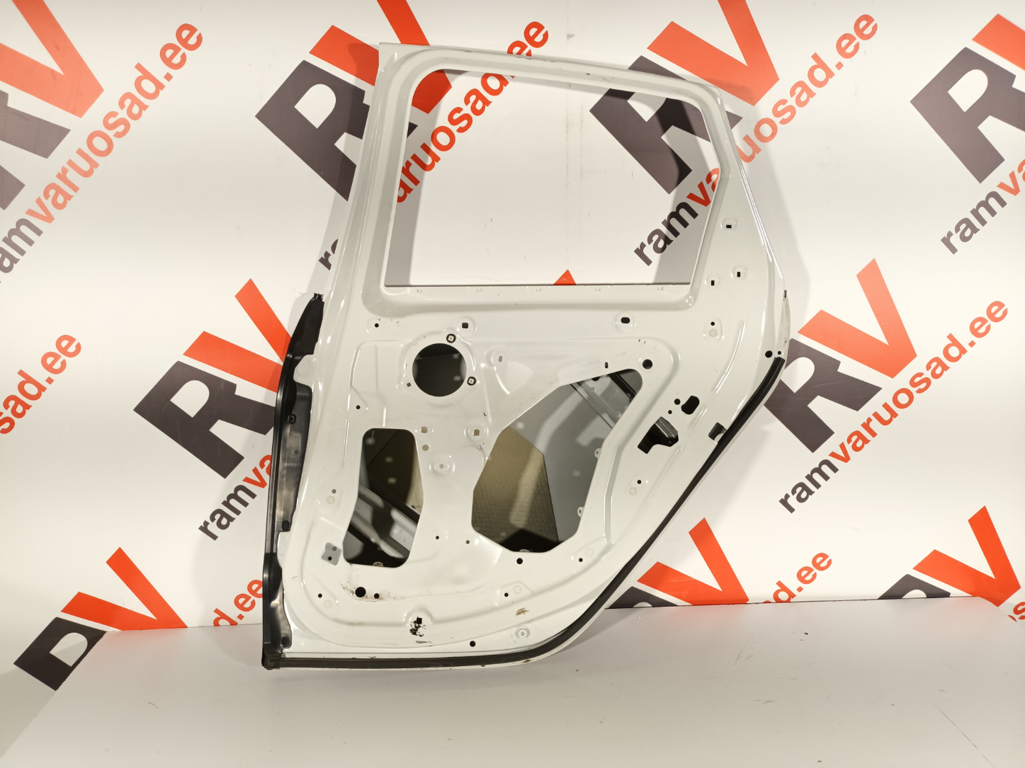 BMW 2 F45 tagauks / rear door - pilt 4