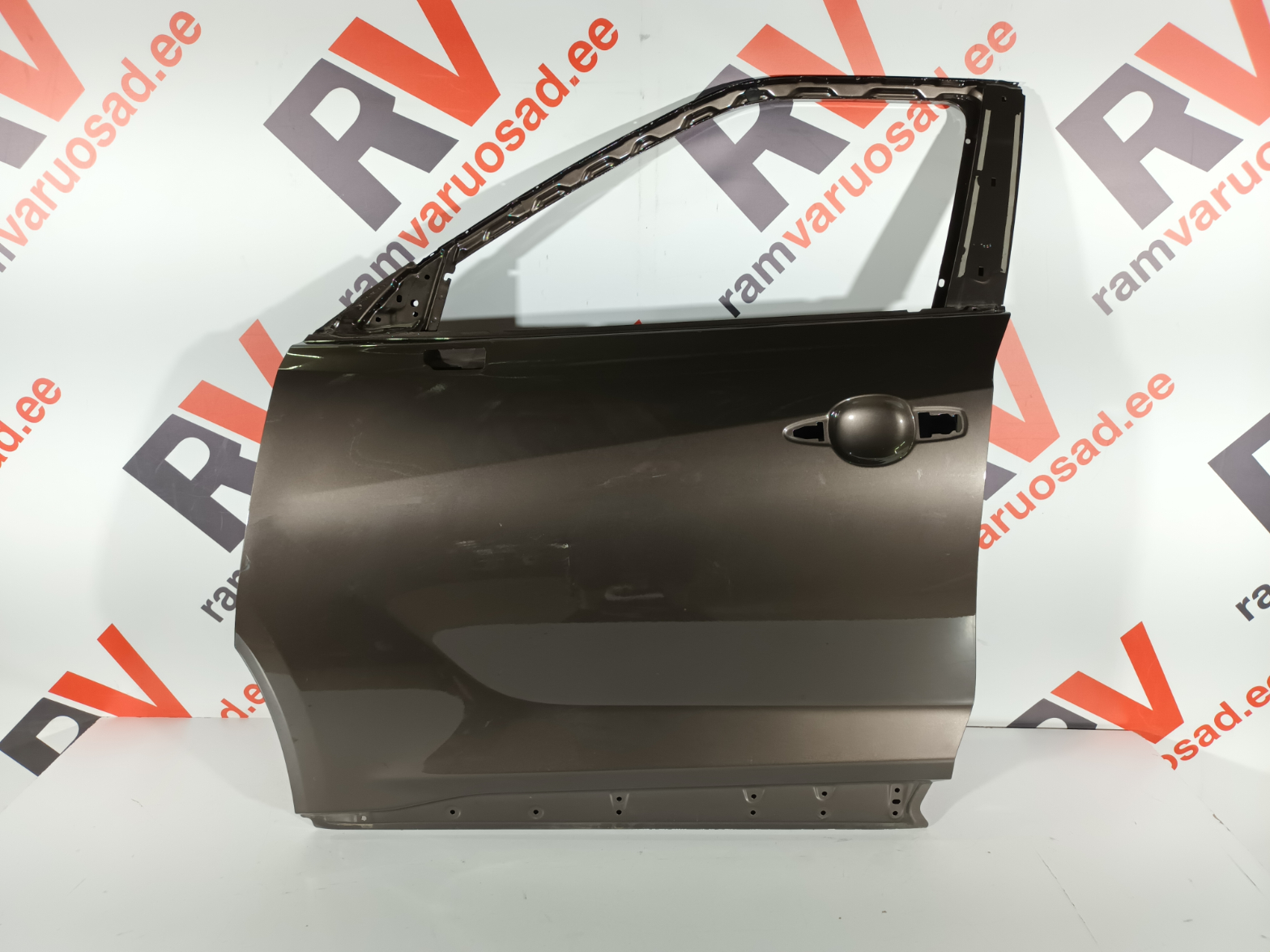 Nissan Juke esiuks / front door