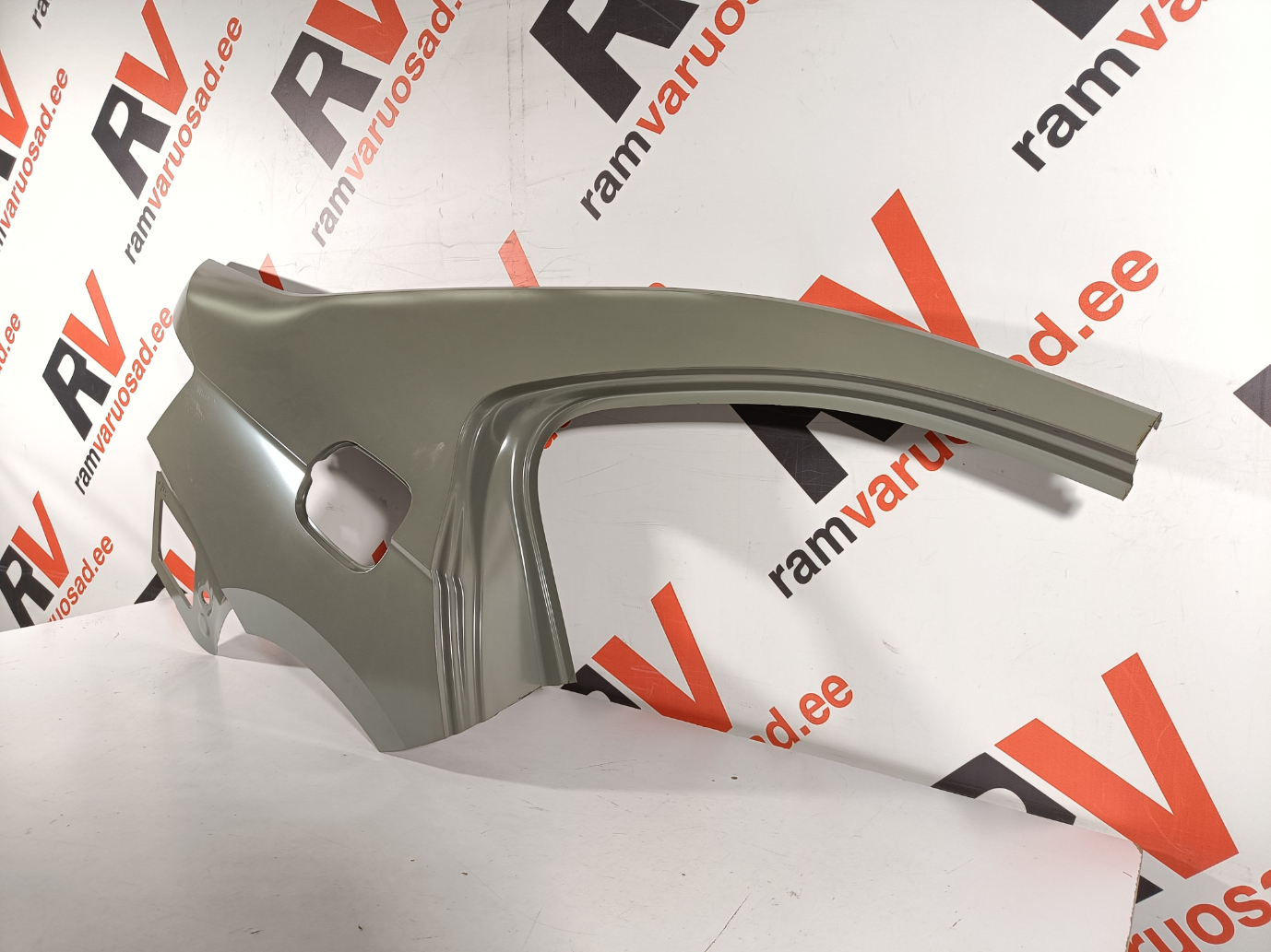 Skoda Superb tagatiib / rear fender - pilt 3