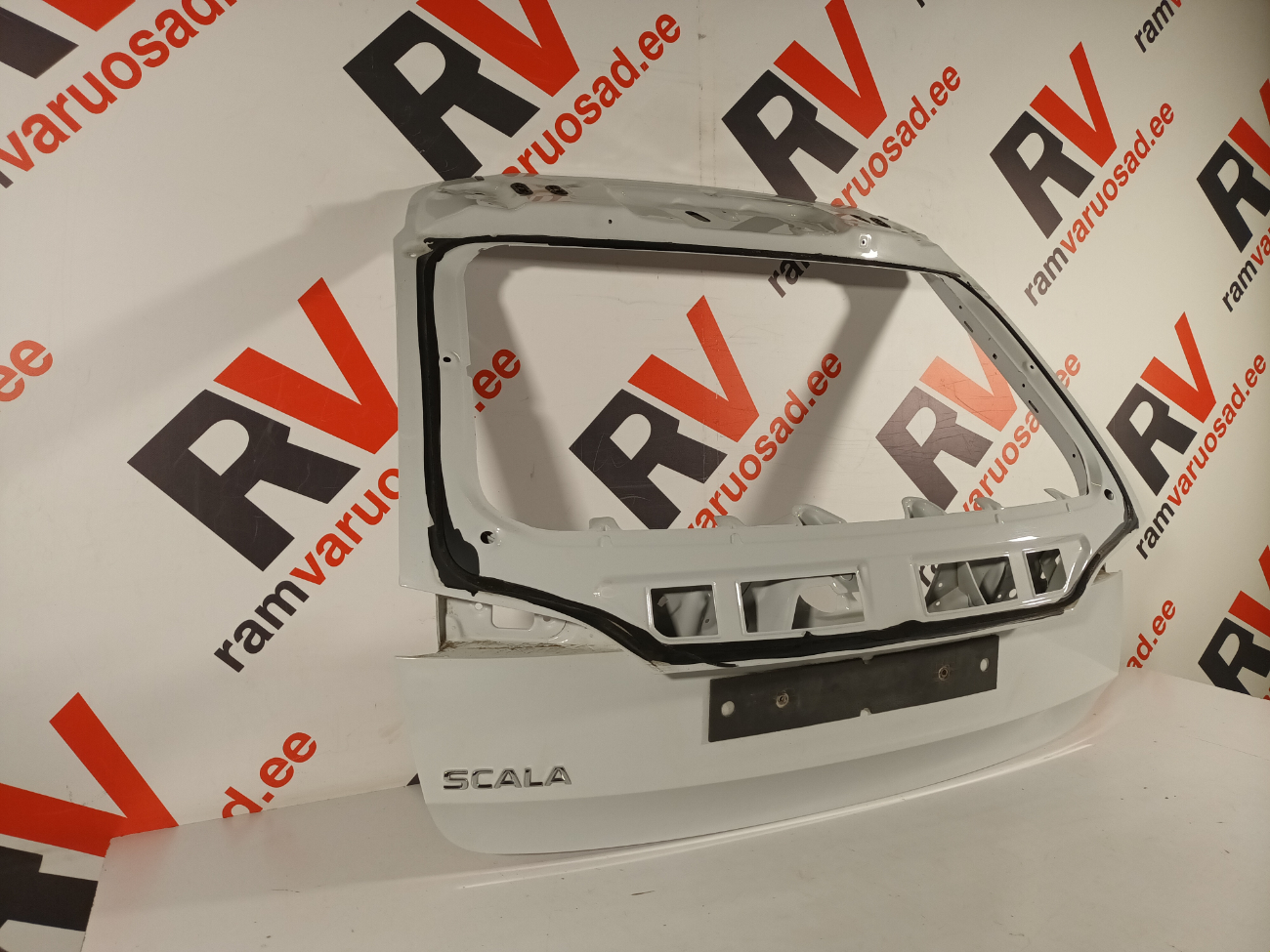 Skoda Scala tagaluuk / trunk lid - pilt 2
