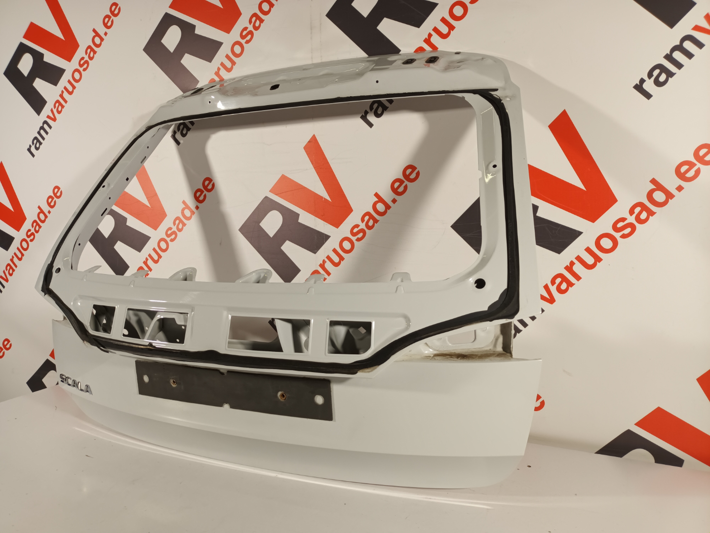 Skoda Scala tagaluuk / trunk lid - pilt 3