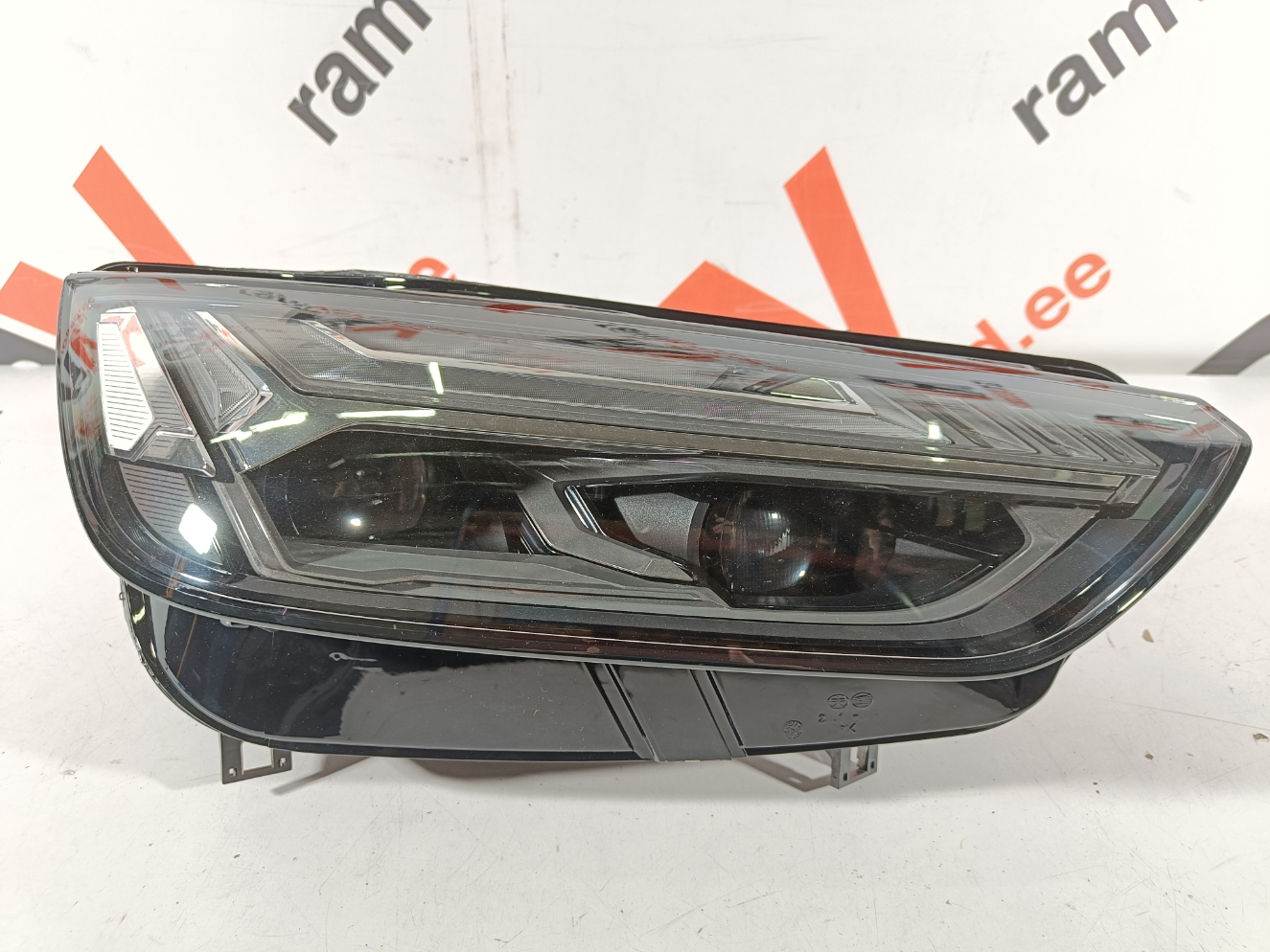 Audi Q5 esituli / headlight