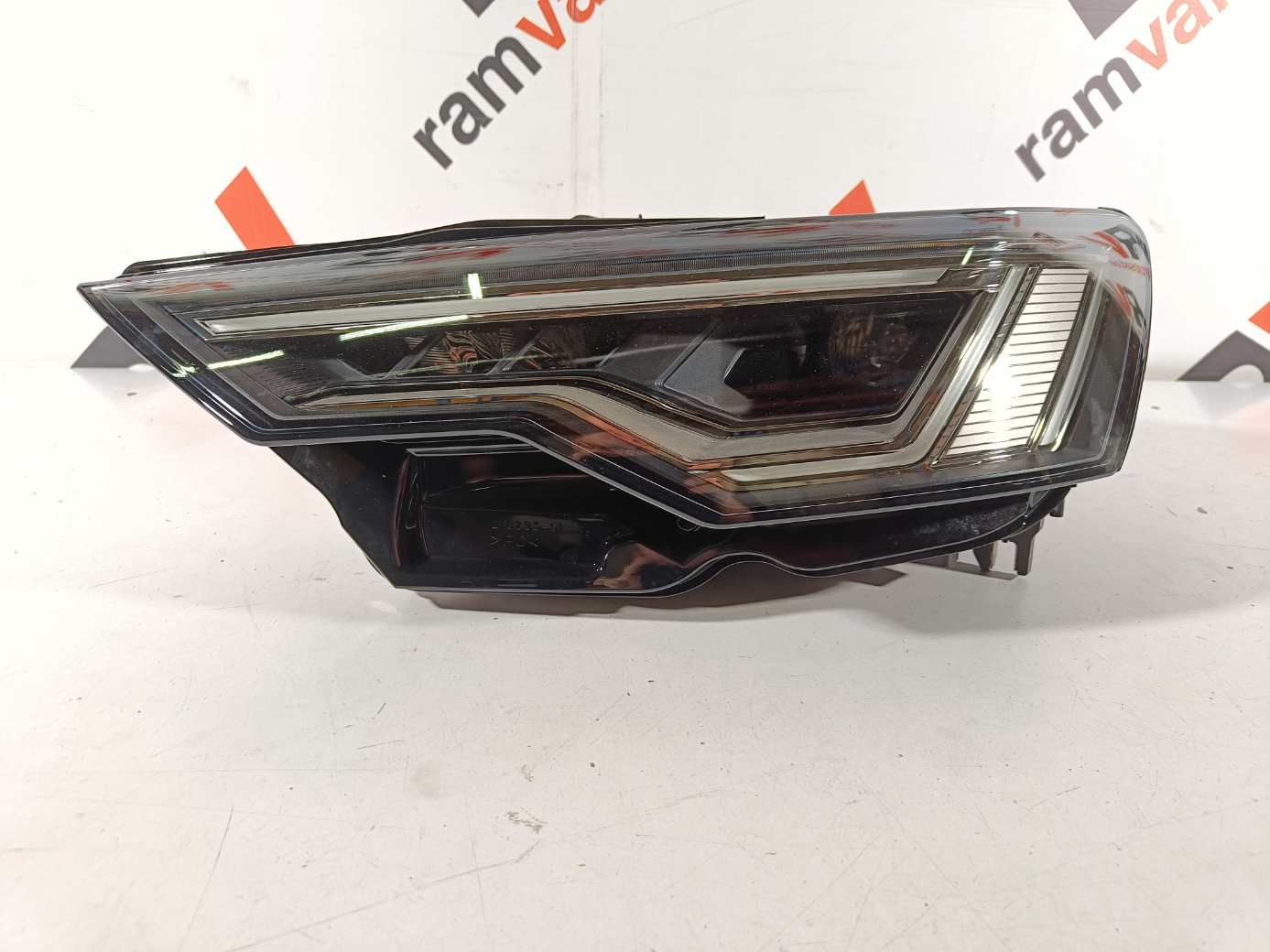 Audi A6 C8 esituli / headlight