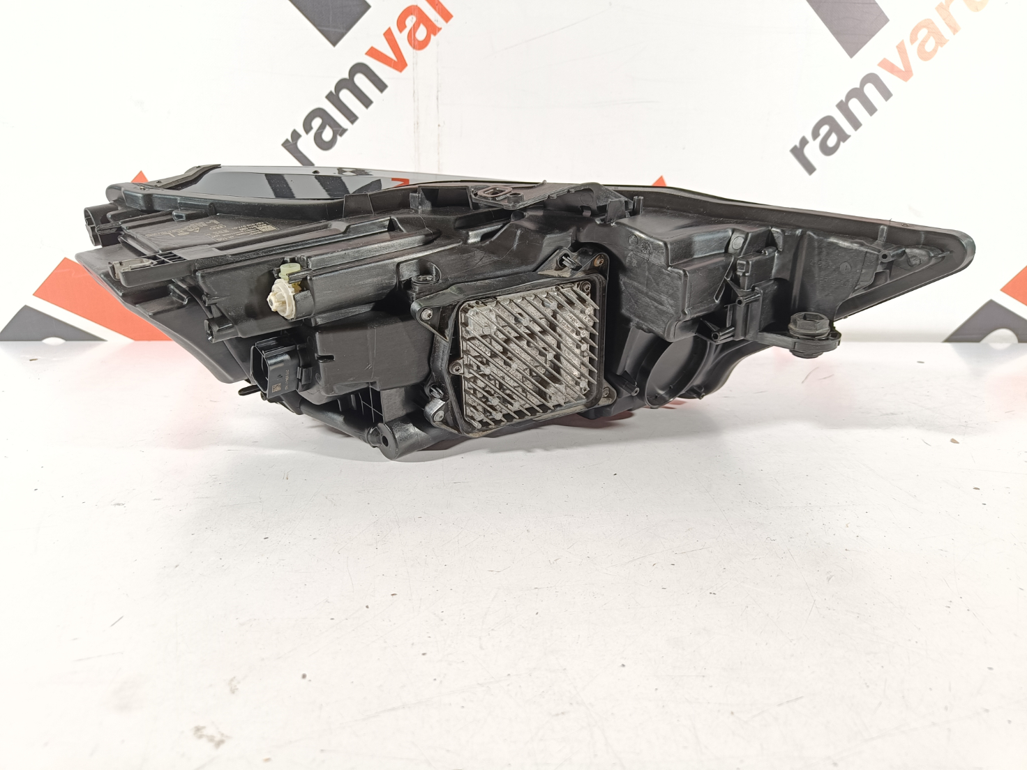 Audi A6 C8 esituli / headlight - pilt 3