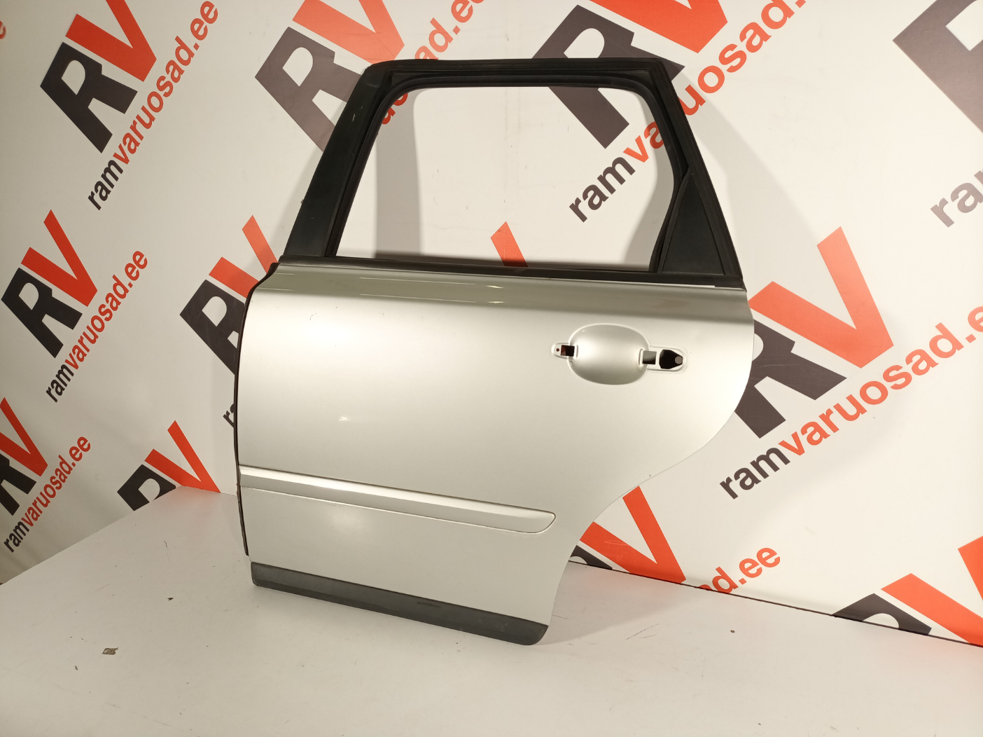 Volvo V50 tagauks / rear door - pilt 3