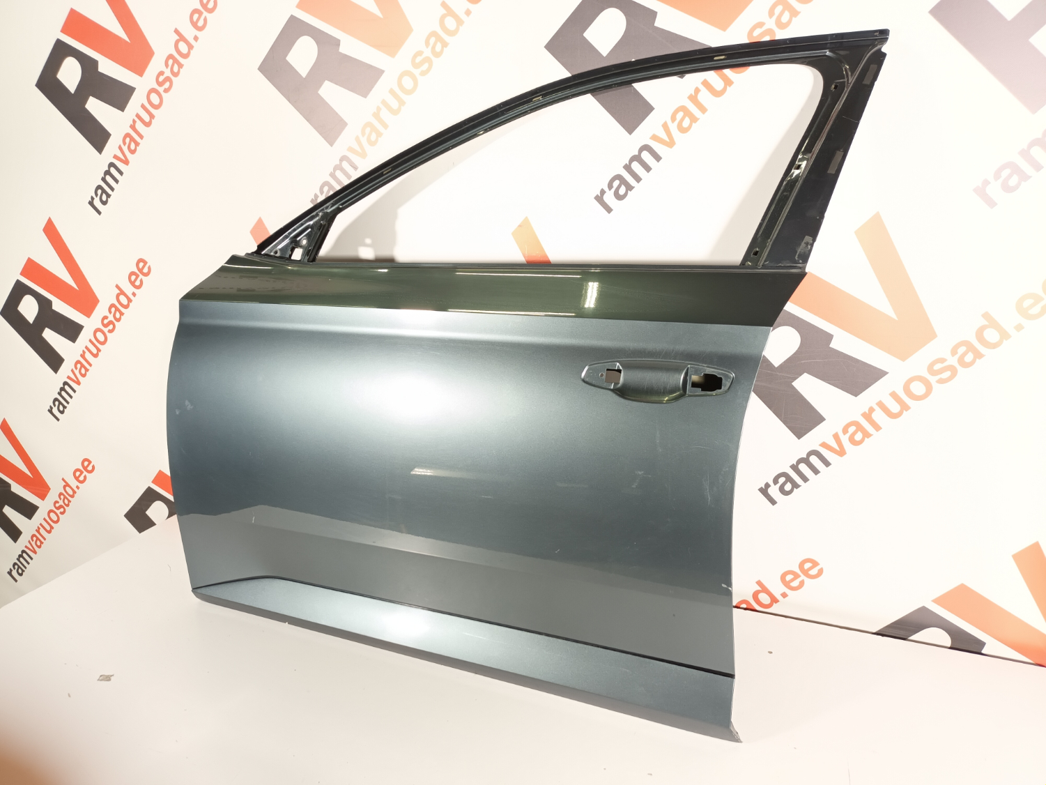 Skoda Superb esiuks / front door - pilt 3