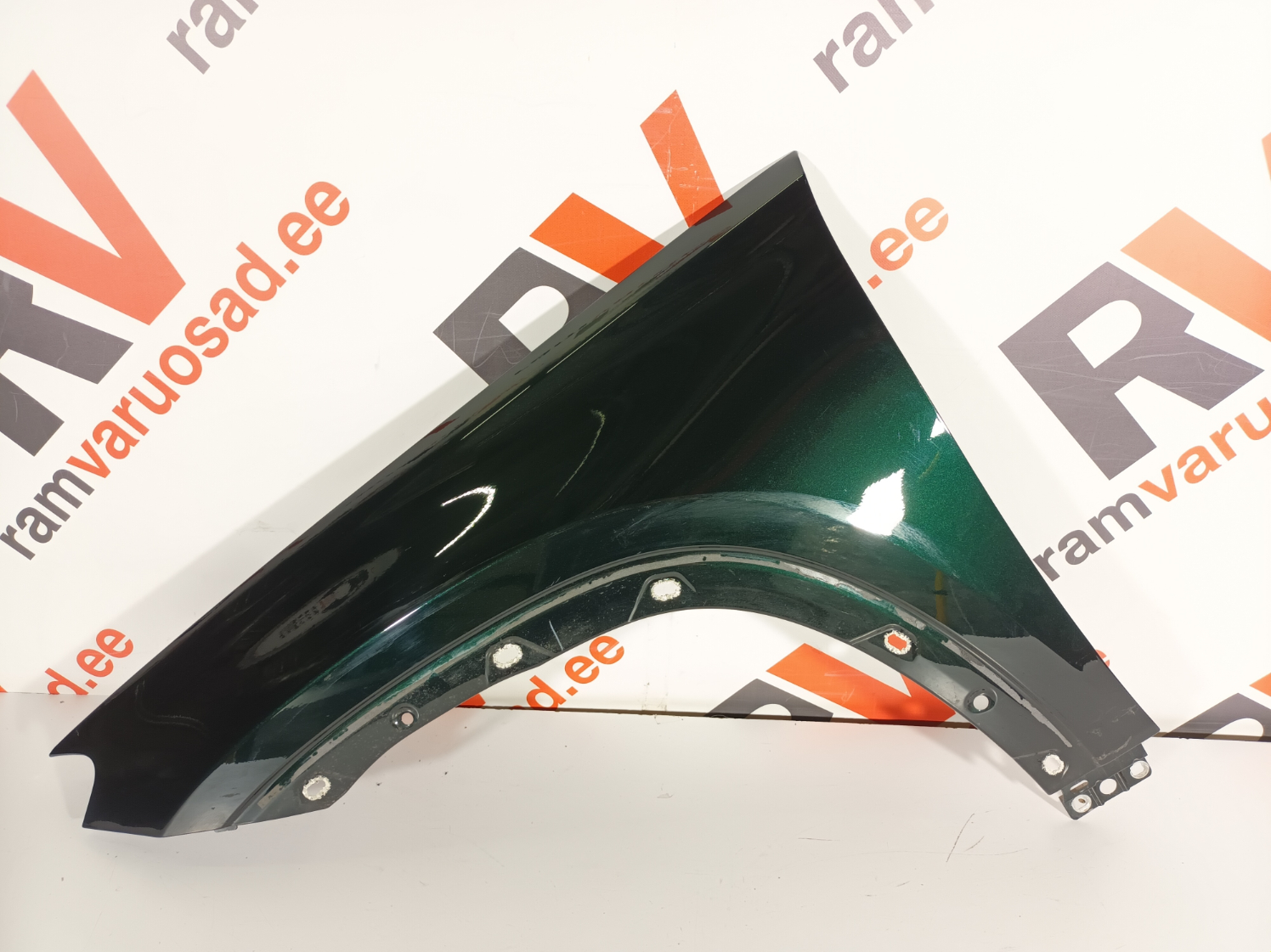 Mercedes GLS esitiib / front fender
