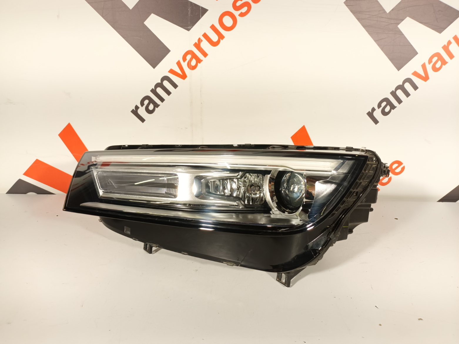Audi Q5 esituli / headlight