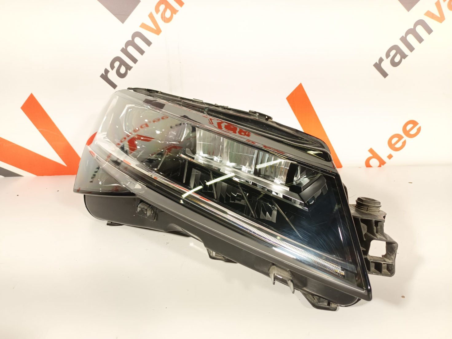 Skoda Superb 3 esituli / headlight - pilt 2