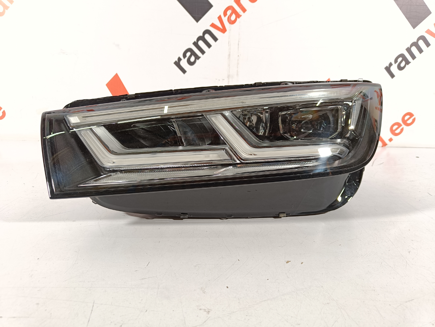 Audi Q5 esituli / headlight