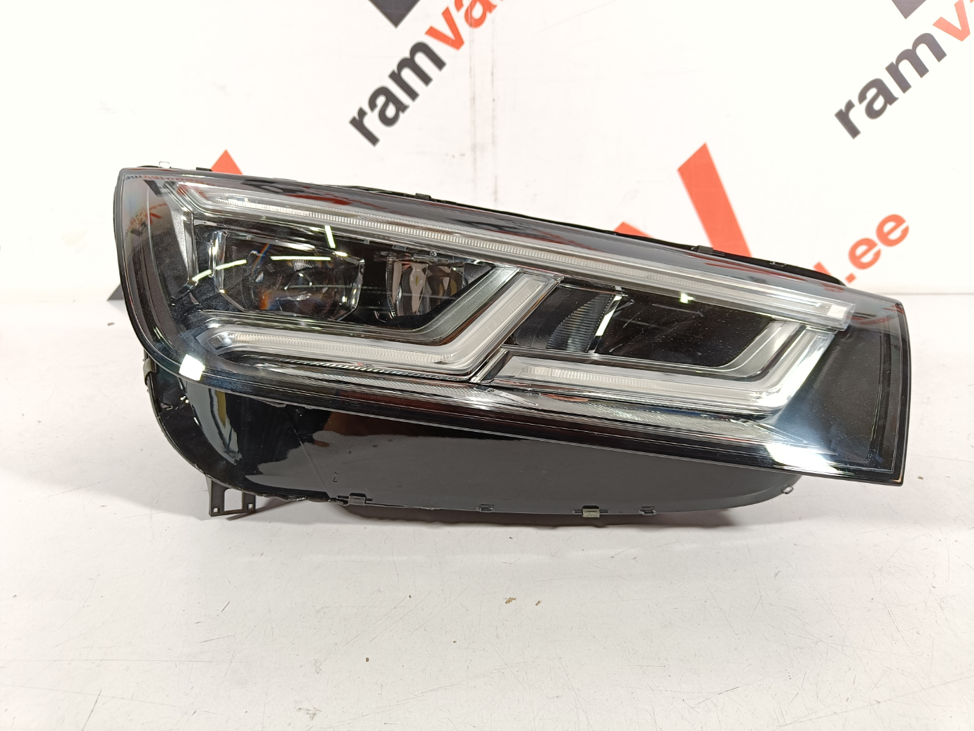 Audi Q5 esituli / headlight