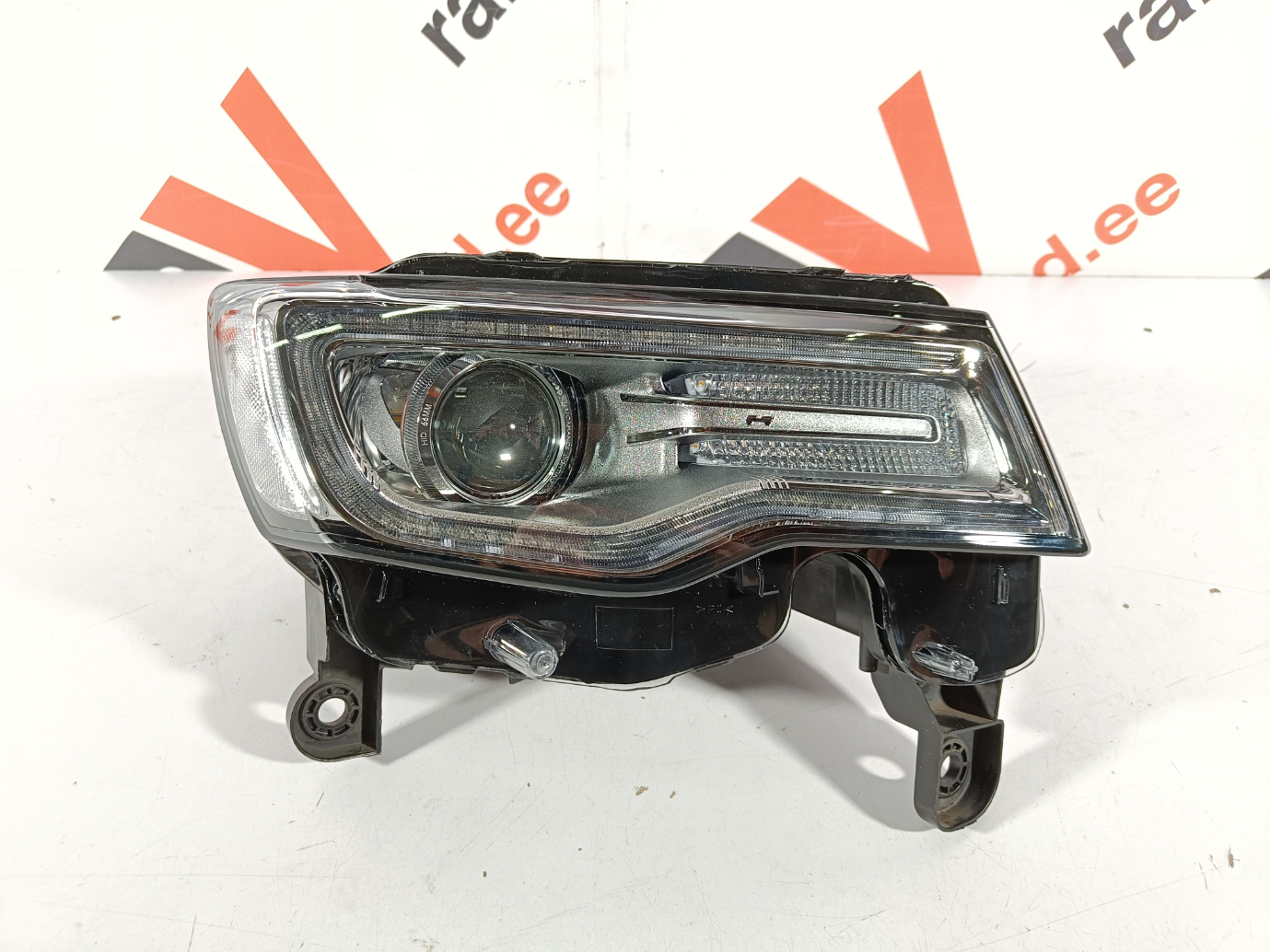Jeep Grand Cherokee esituli / headlight