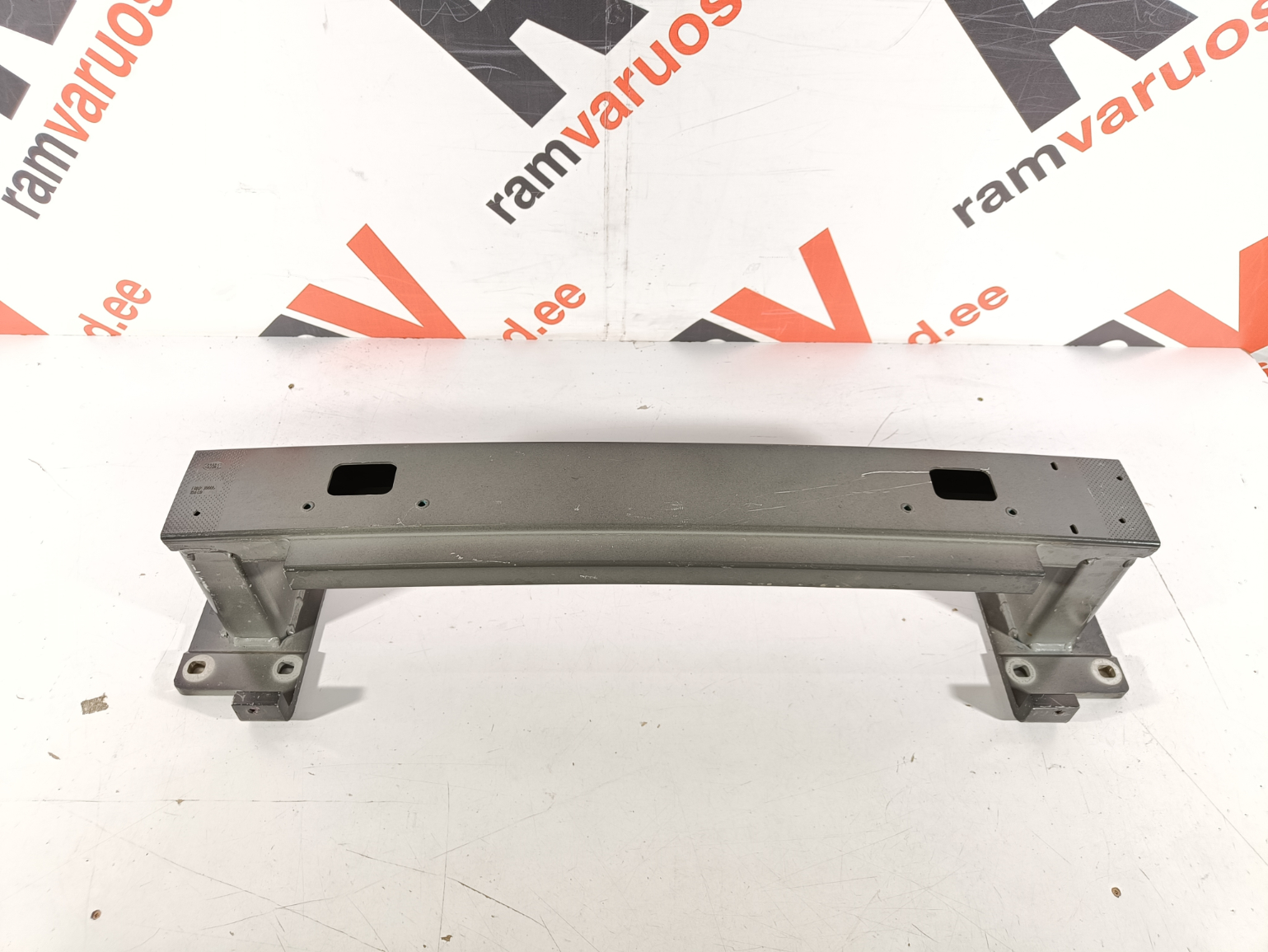 Land Rover Defender esitala / rear support
