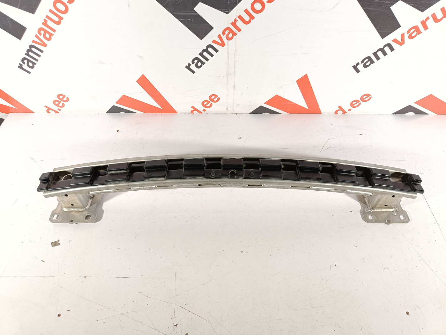 Jaguar E-PACE tagatala / rear support