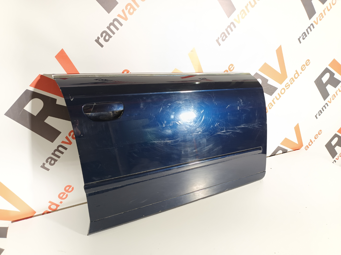 Audi A4 B7 esiuks / Front door - pilt 2