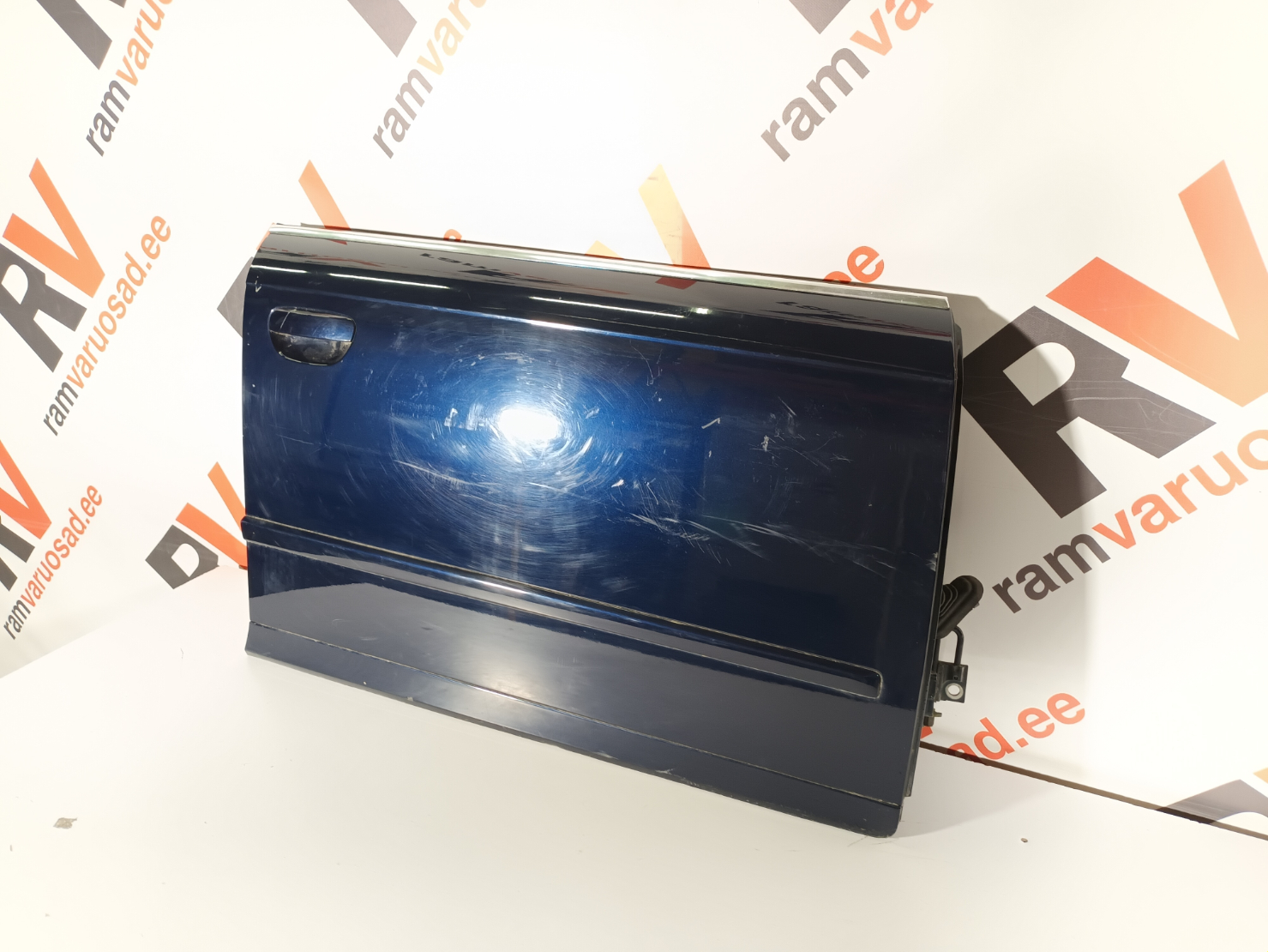 Audi A4 B7 esiuks / Front door - pilt 3