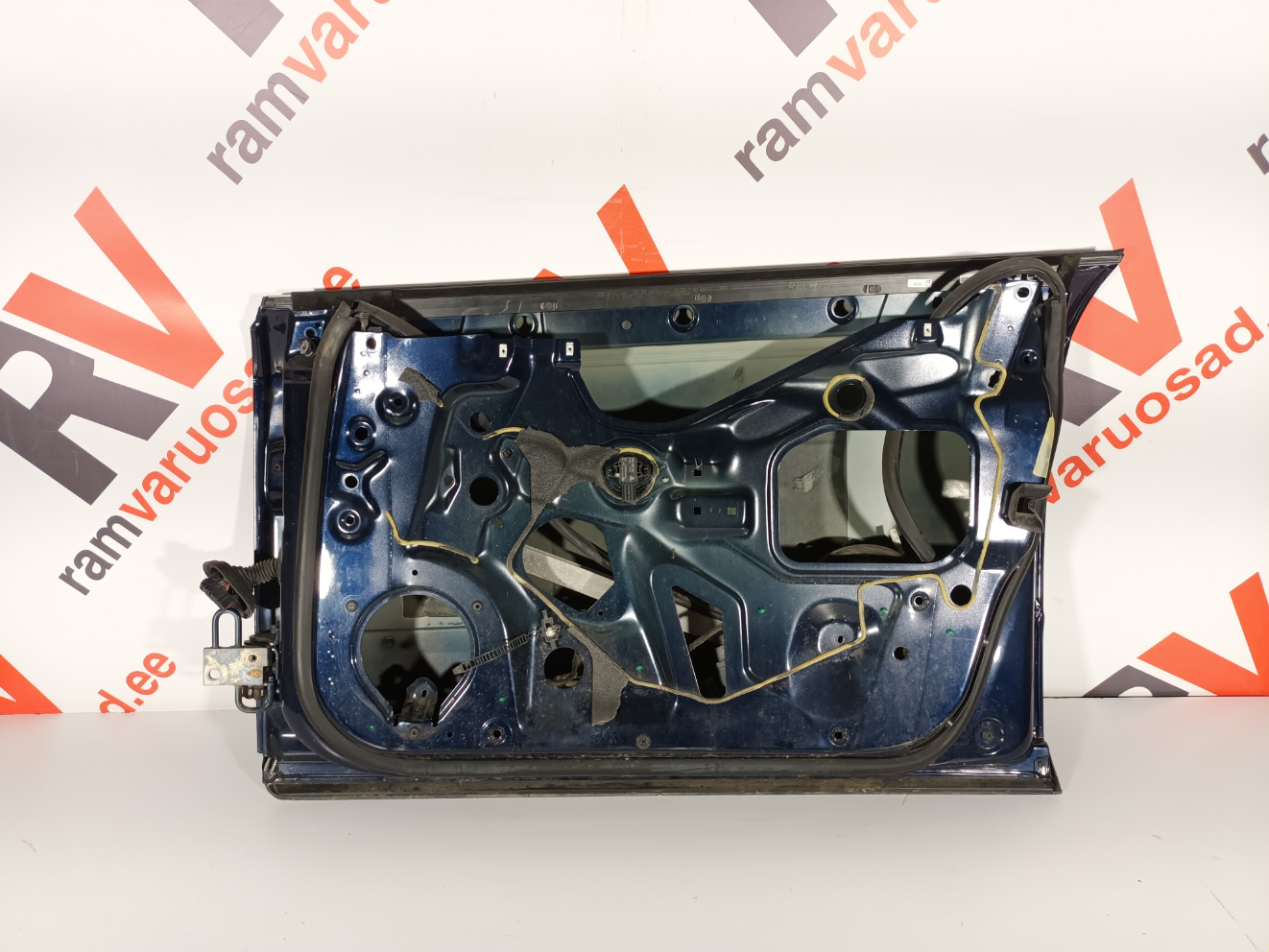 Audi A4 B7 esiuks / Front door - pilt 4