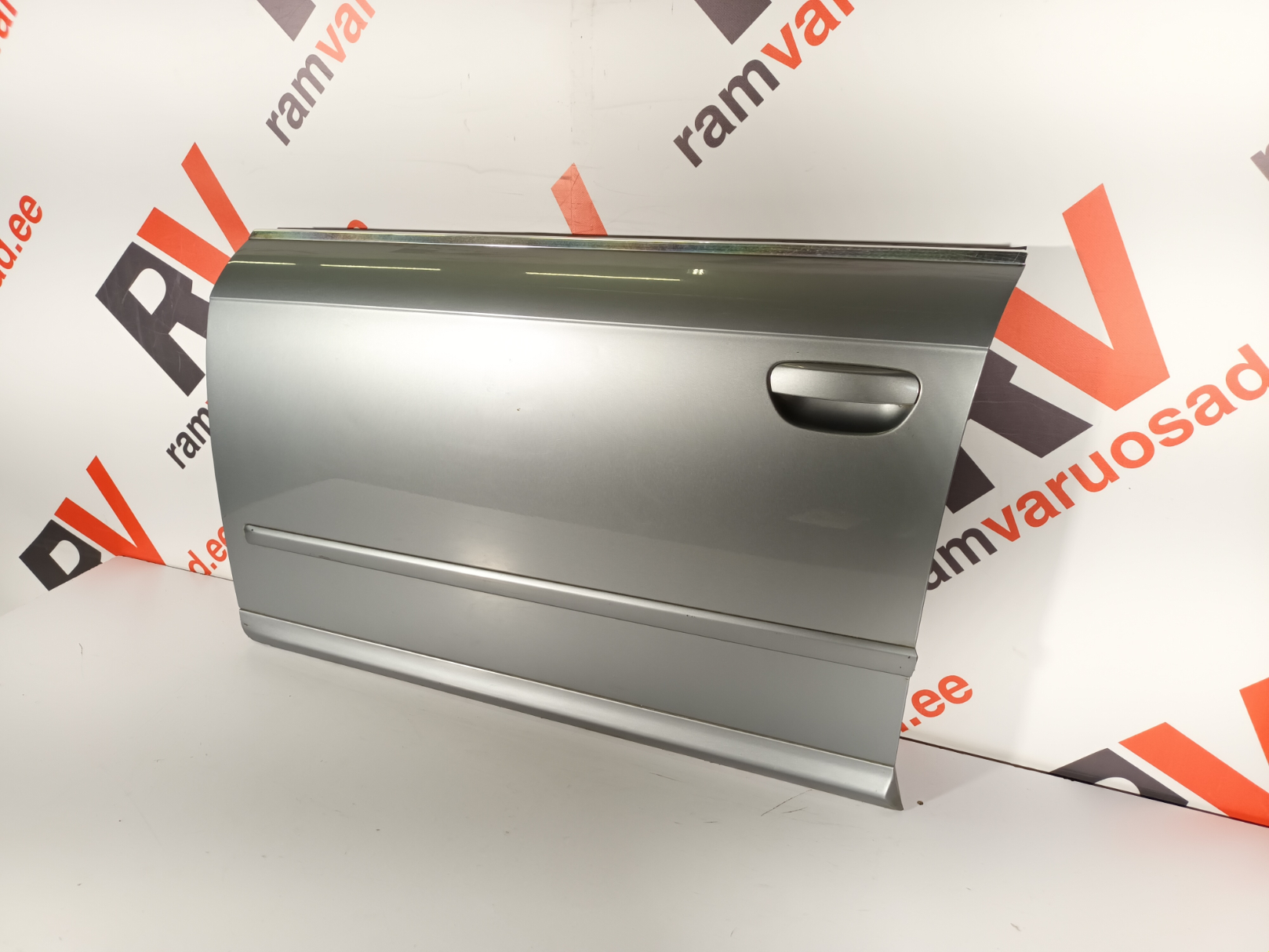 Audi A4B7 esiuks / front door - pilt 3