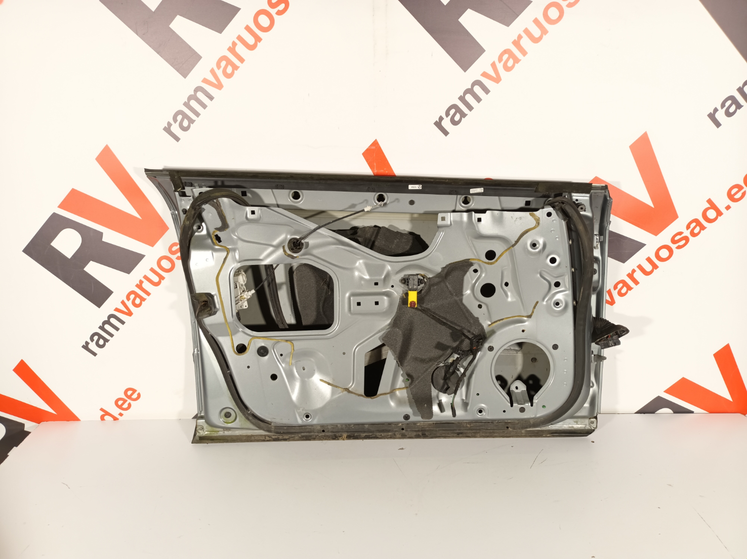 Audi A4B7 esiuks / front door - pilt 4