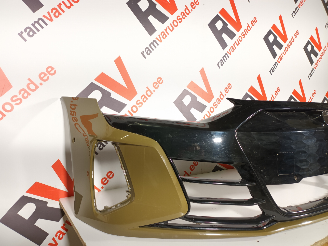 Audi E-Tron esistange / front bumper - pilt 2