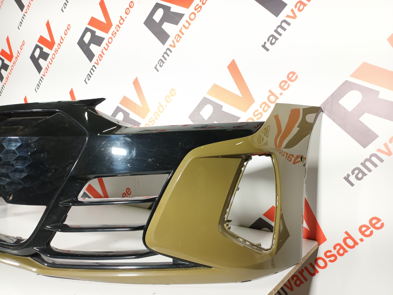 Audi E-Tron esistange / front bumper - pilt 3