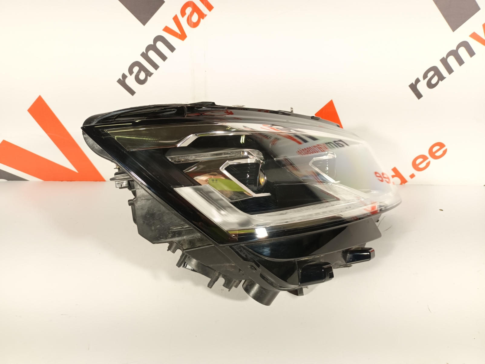 Volkswagen Transporter T6 esituli / headlight - pilt 2