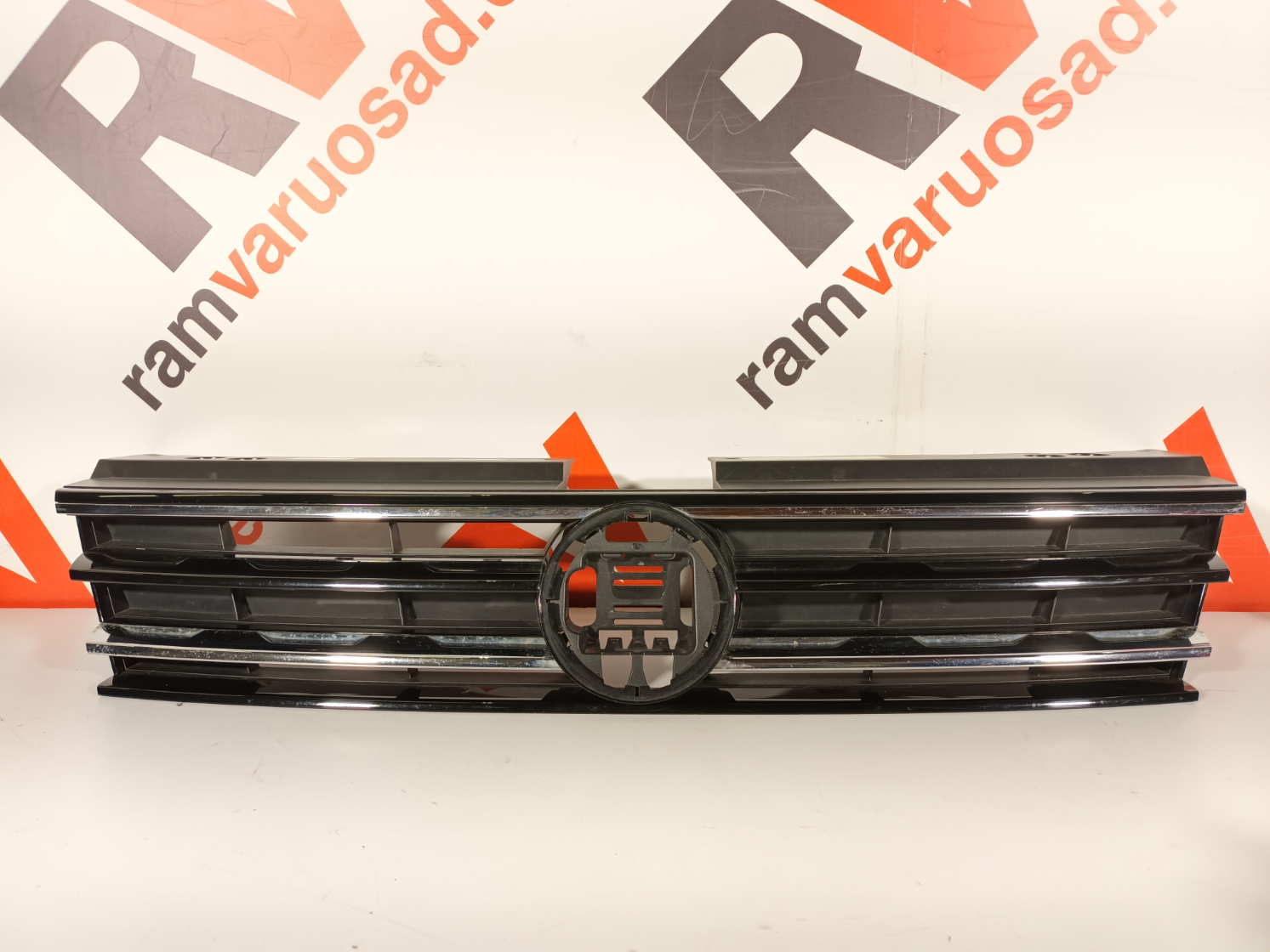 Volkswagen Tiguan iluvõre / grille