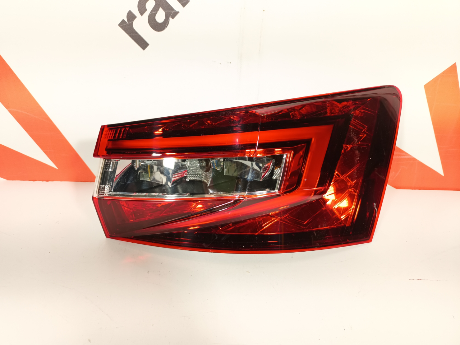 Skoda Superb tagatuli / rear light