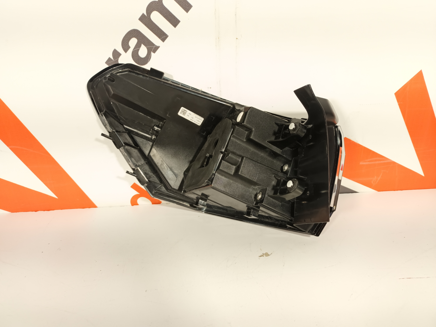 Volkswagen Taigo tagatuli / rear light - pilt 2