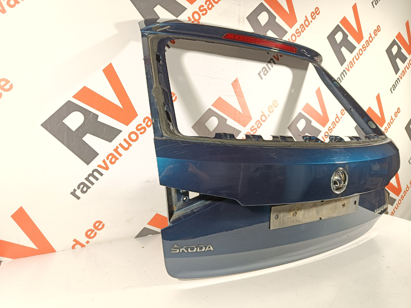 Skoda Superb tagaluuk / trunk lid - pilt 2
