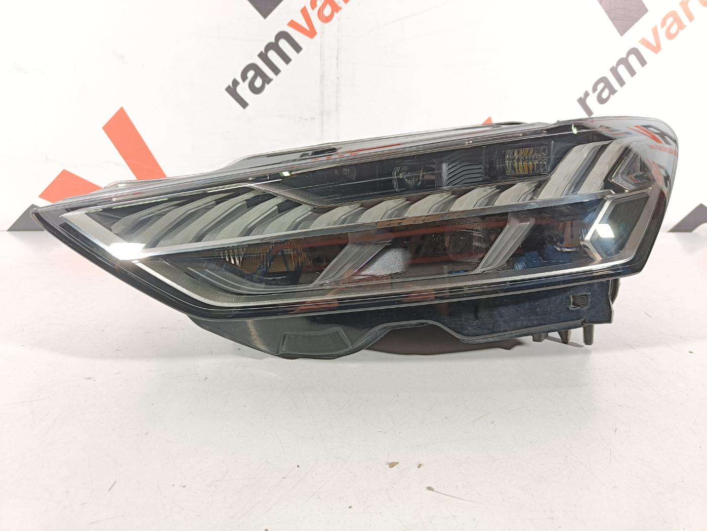 Audi A7 esituli / headlight