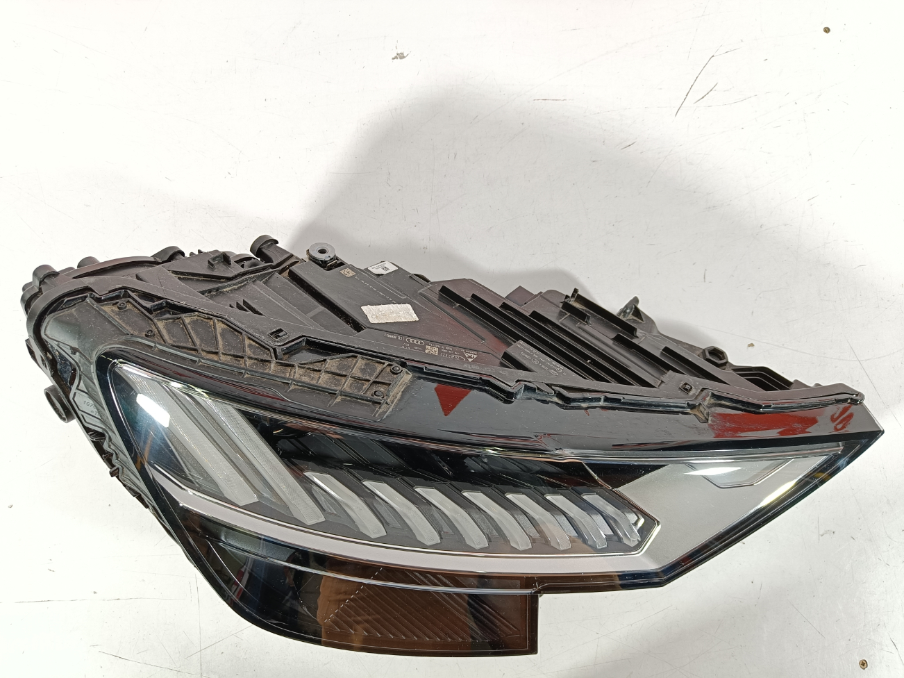 Audi Q8 esituli / headlight - pilt 2