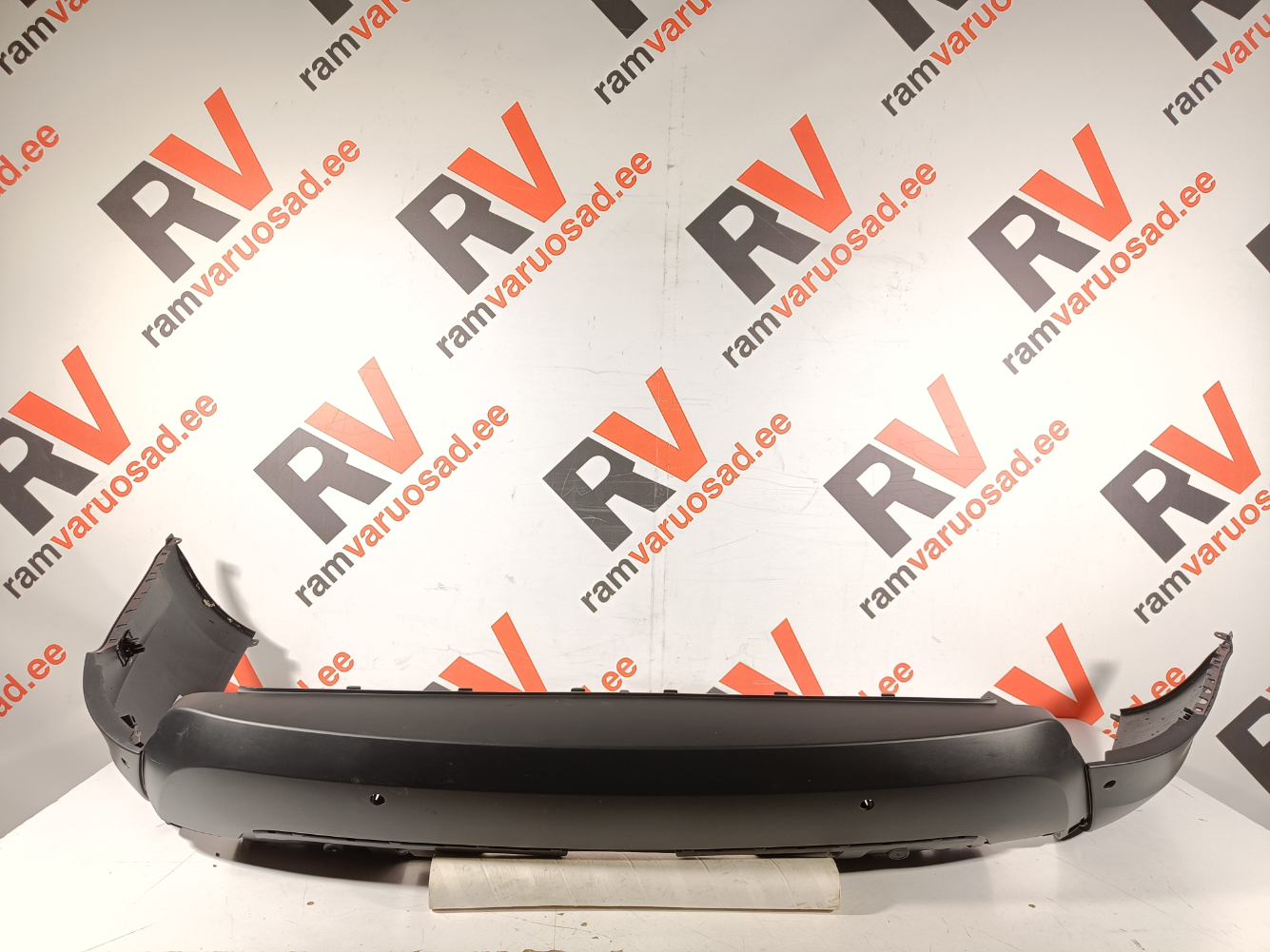 Land Rover Discovery 5 taga spoiler