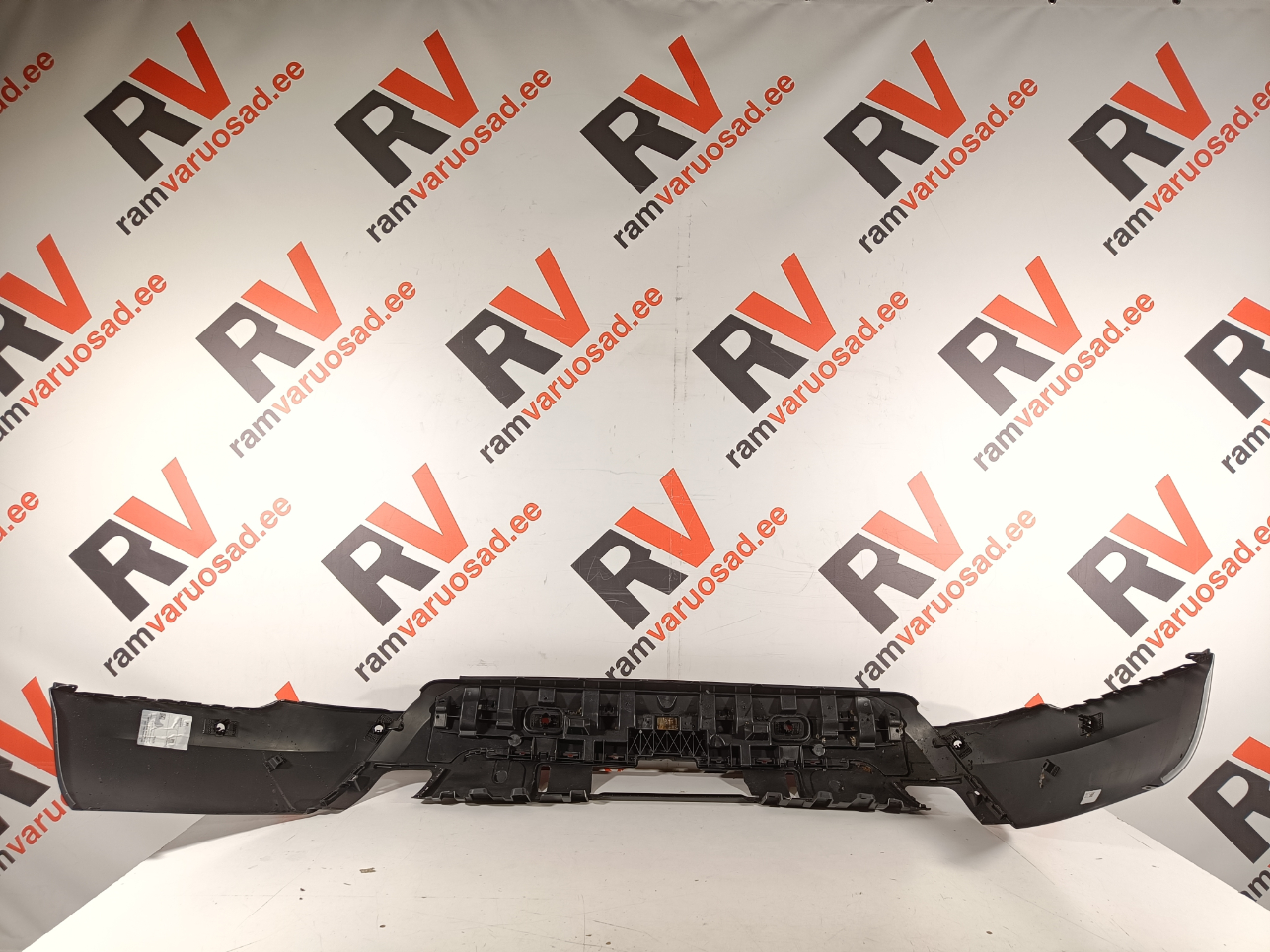 Land Rover Discovery 5 taga spoiler - pilt 4