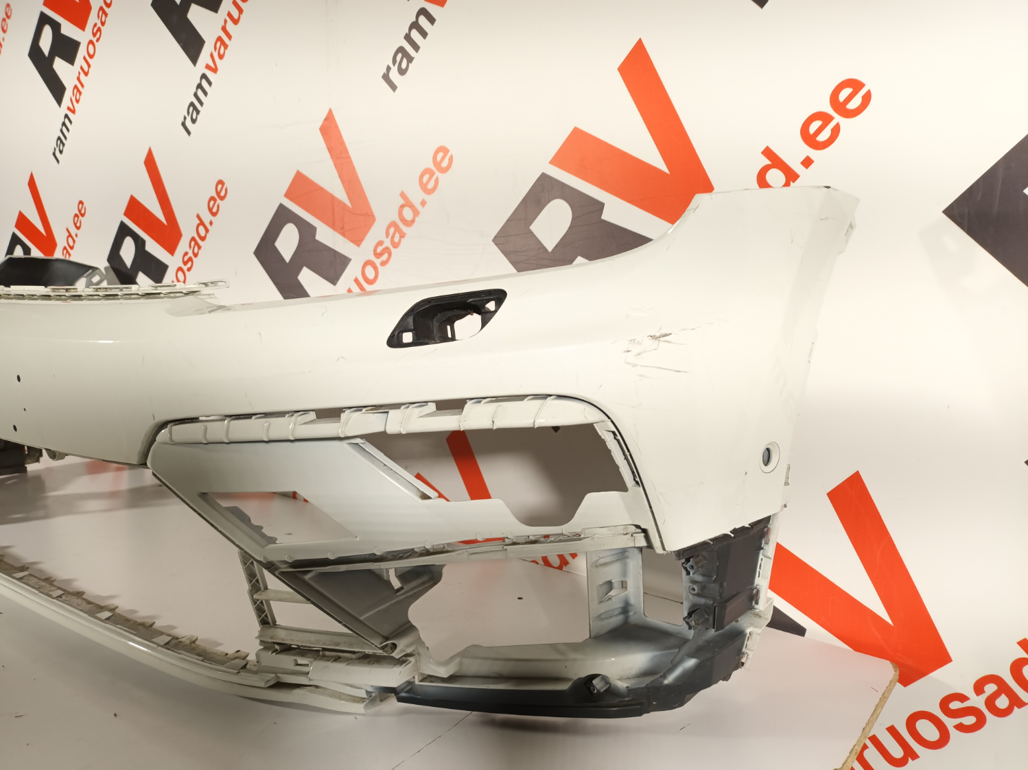 Volkswagen Tiguan esistange / front bumper - pilt 3
