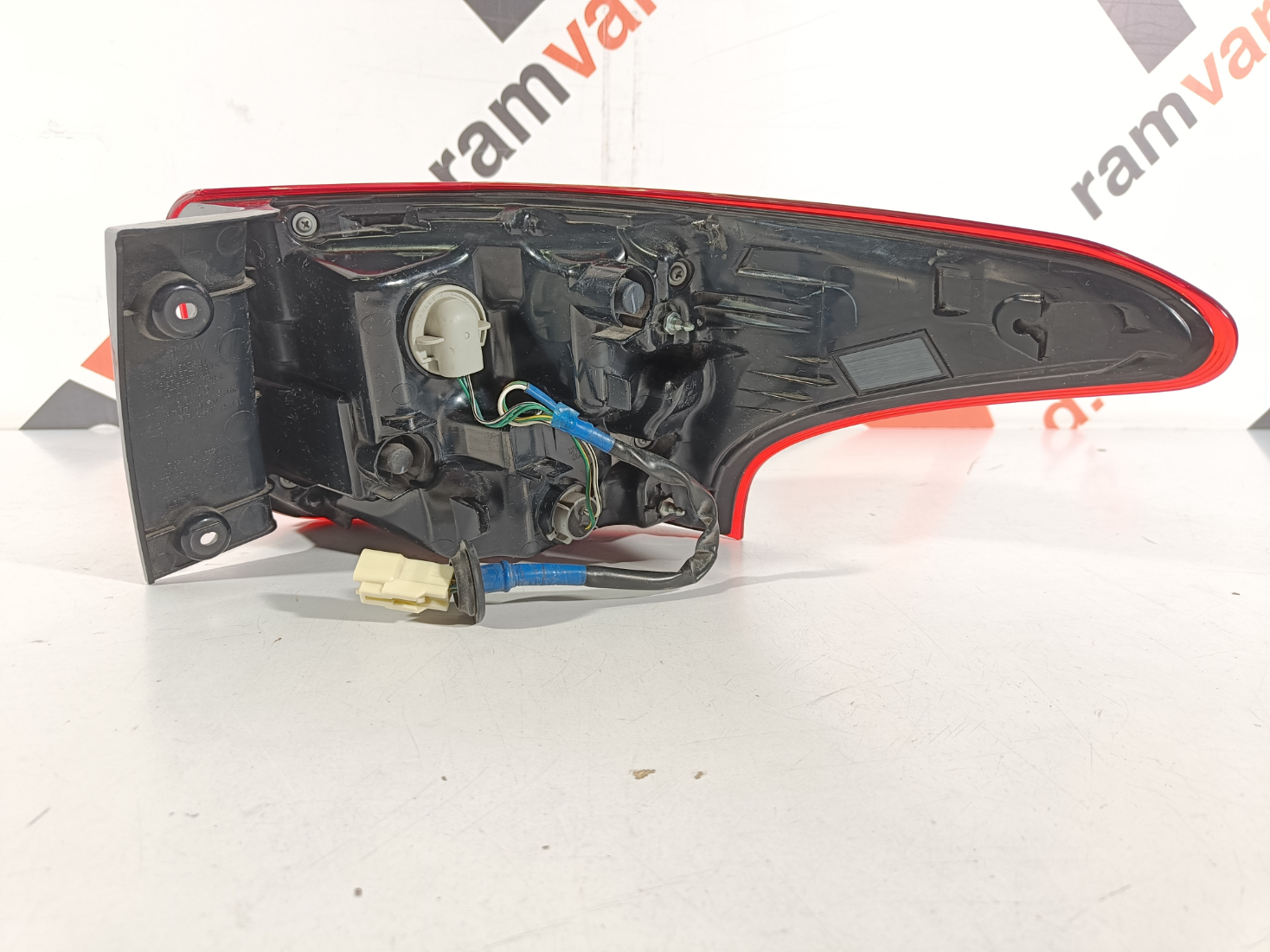Mitsubishi Outlander tagatuli / rear light - pilt 2