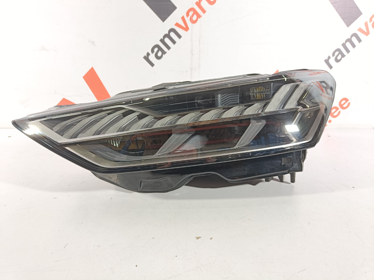 Audi A7 esituli / headlight