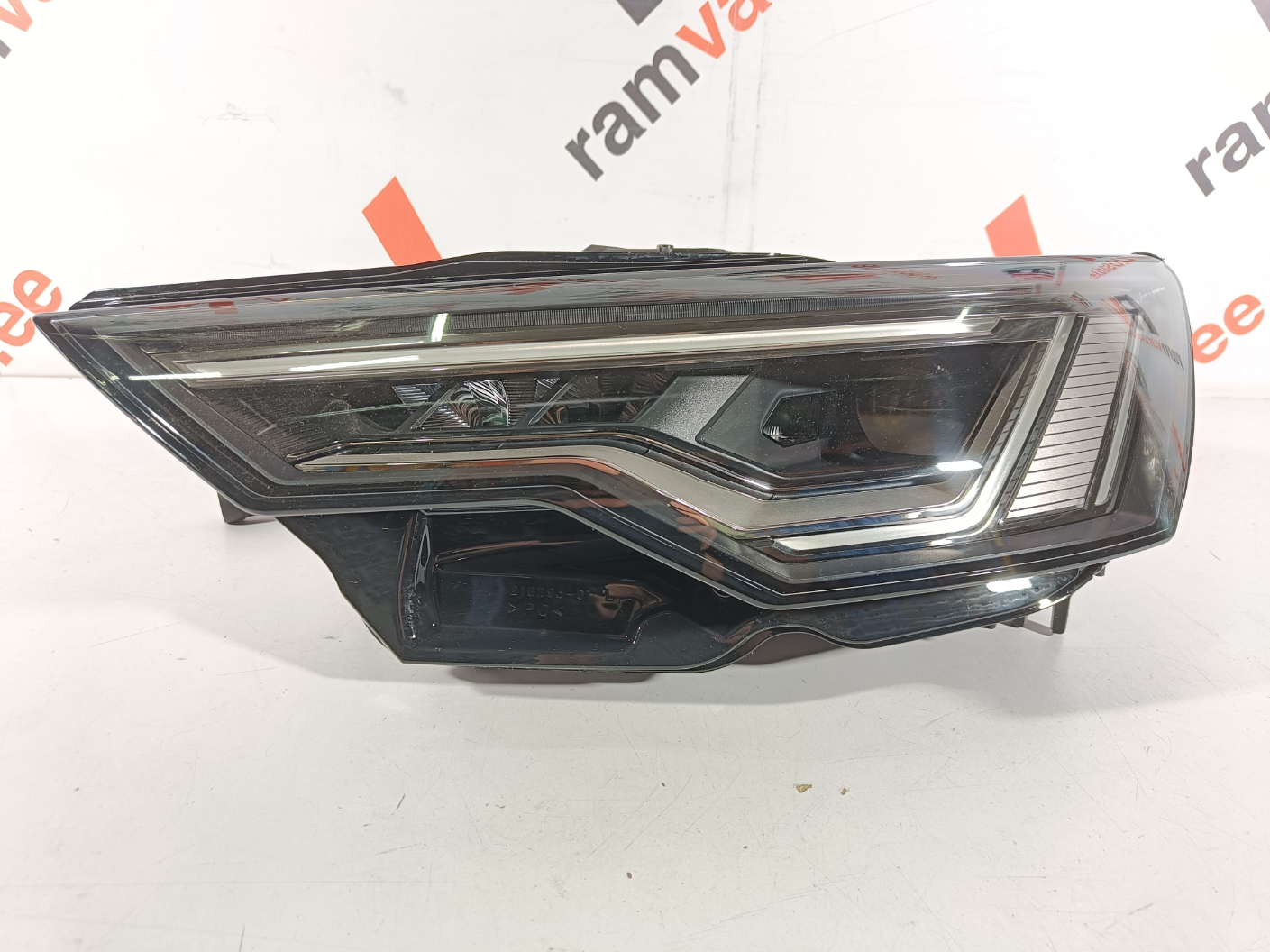 Audi A6 C8 esituli / headlight